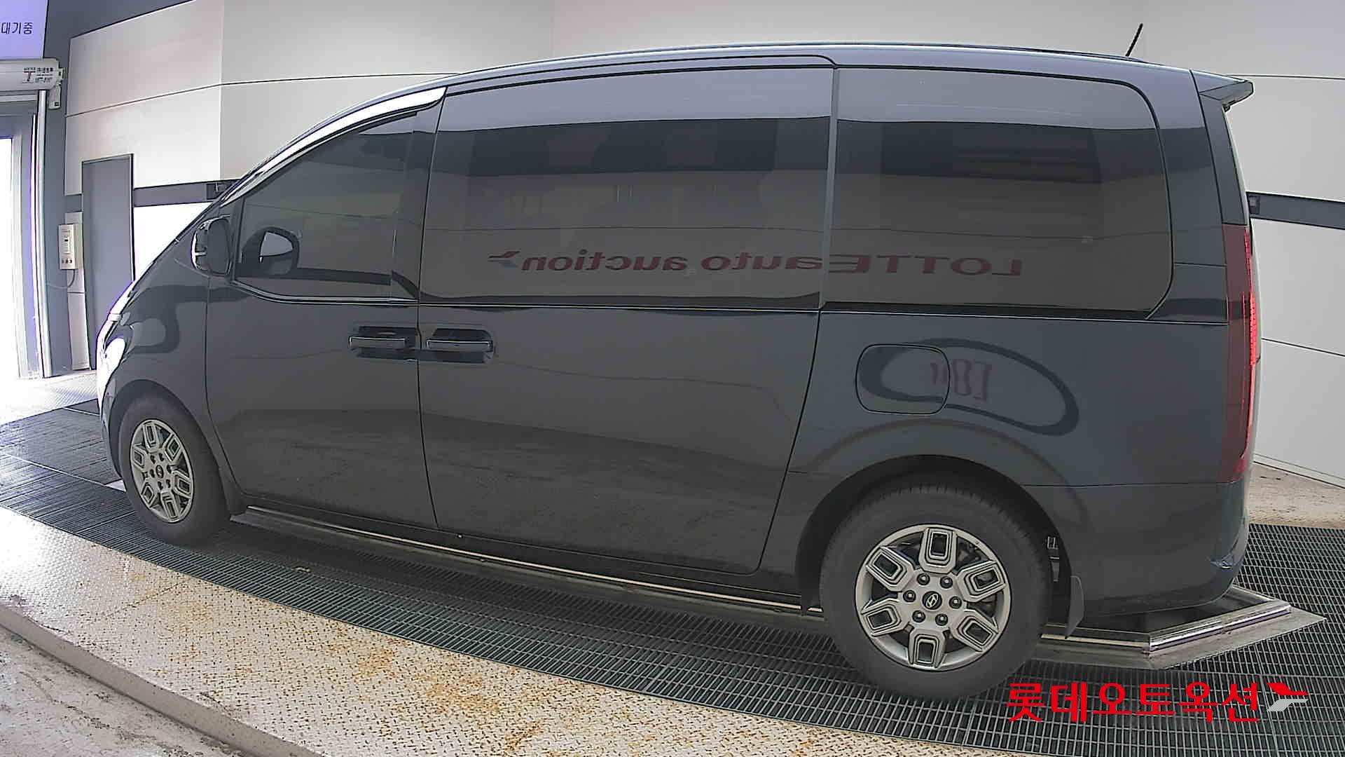 2025 - hyundai staria