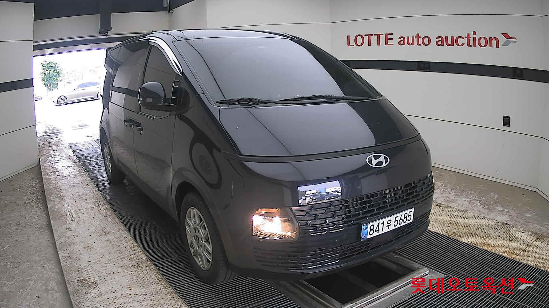 2025 - hyundai staria