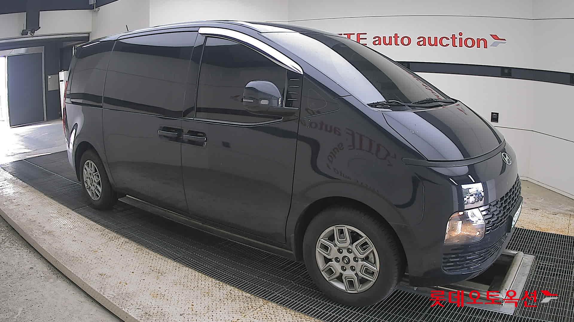 2025 - hyundai staria