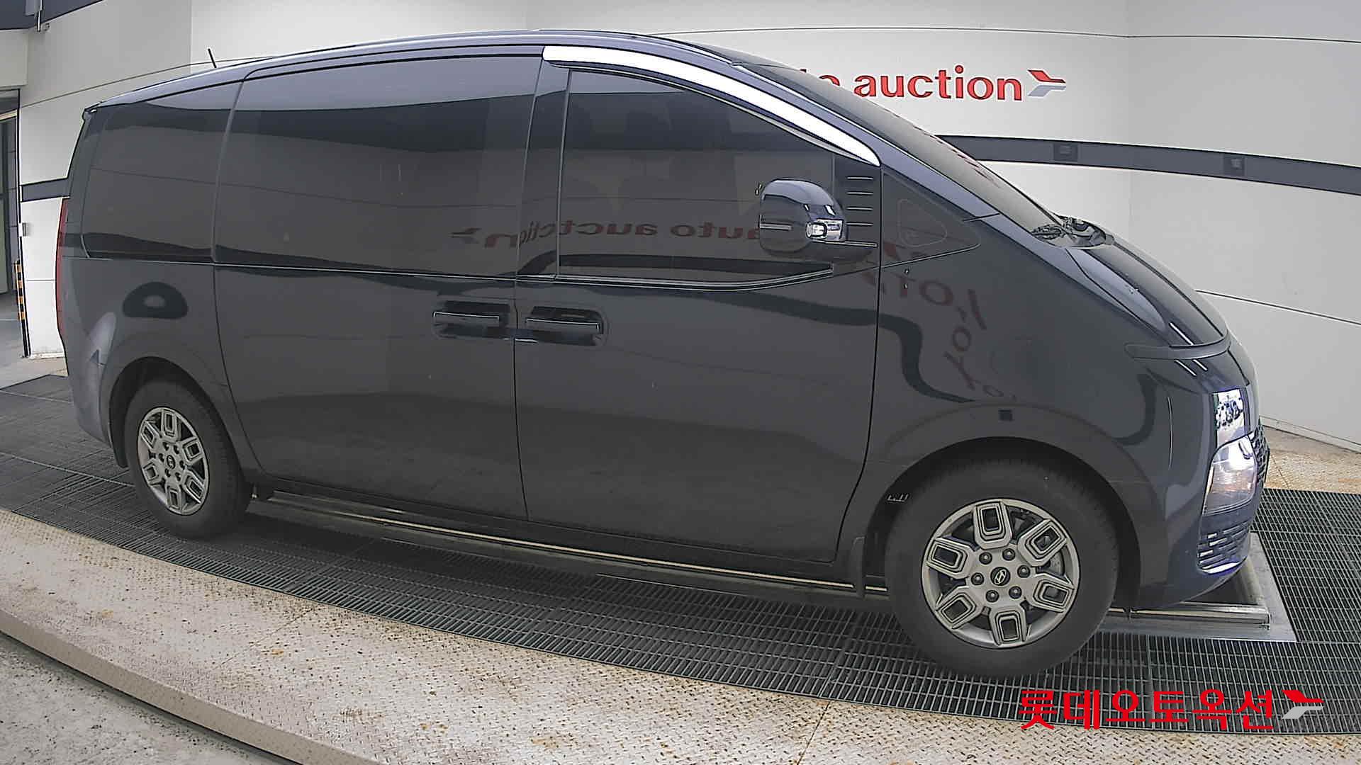 2025 - hyundai staria