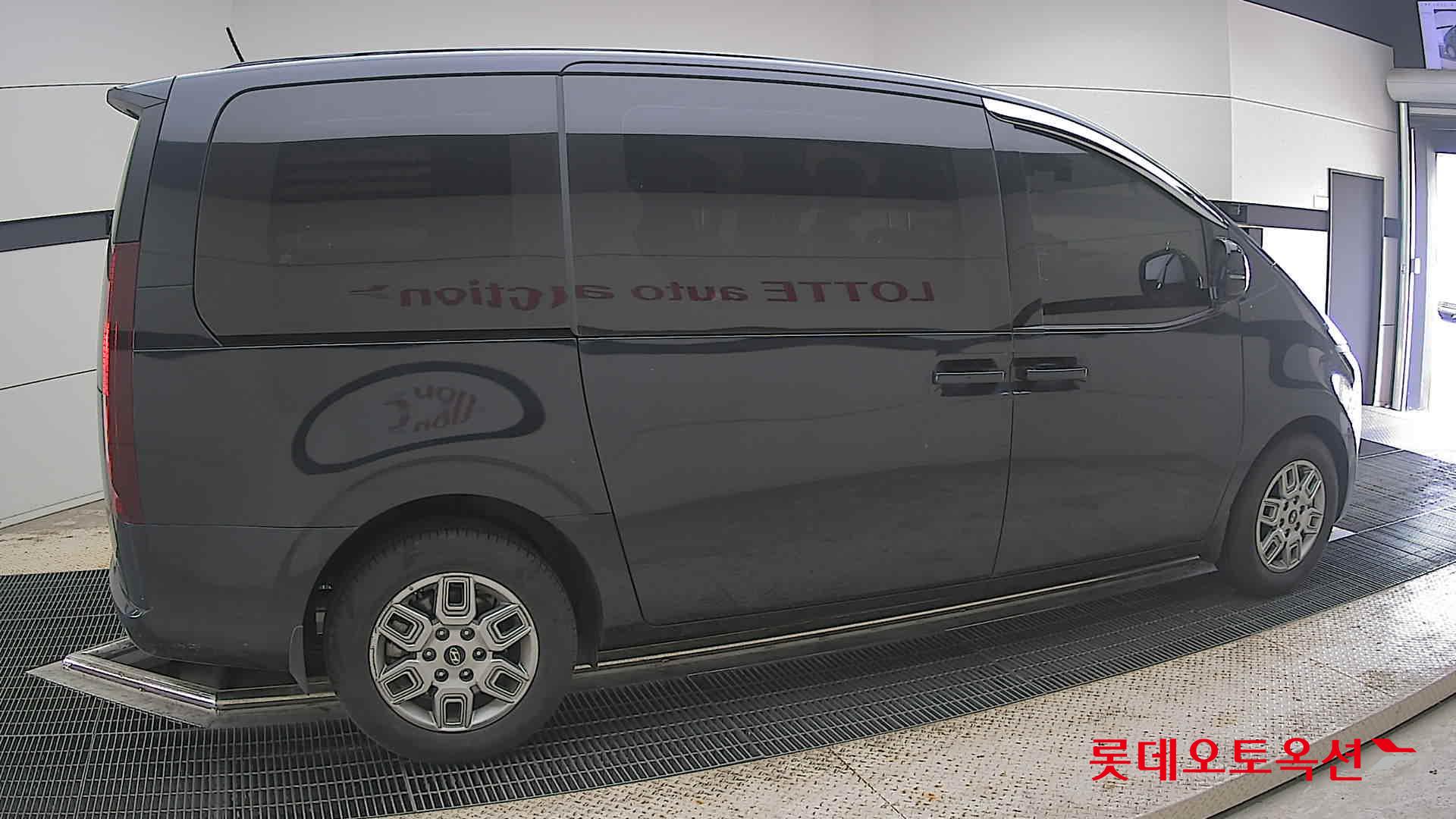 2025 - hyundai staria