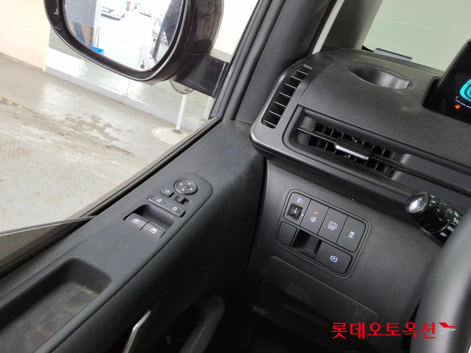 2025 - hyundai staria