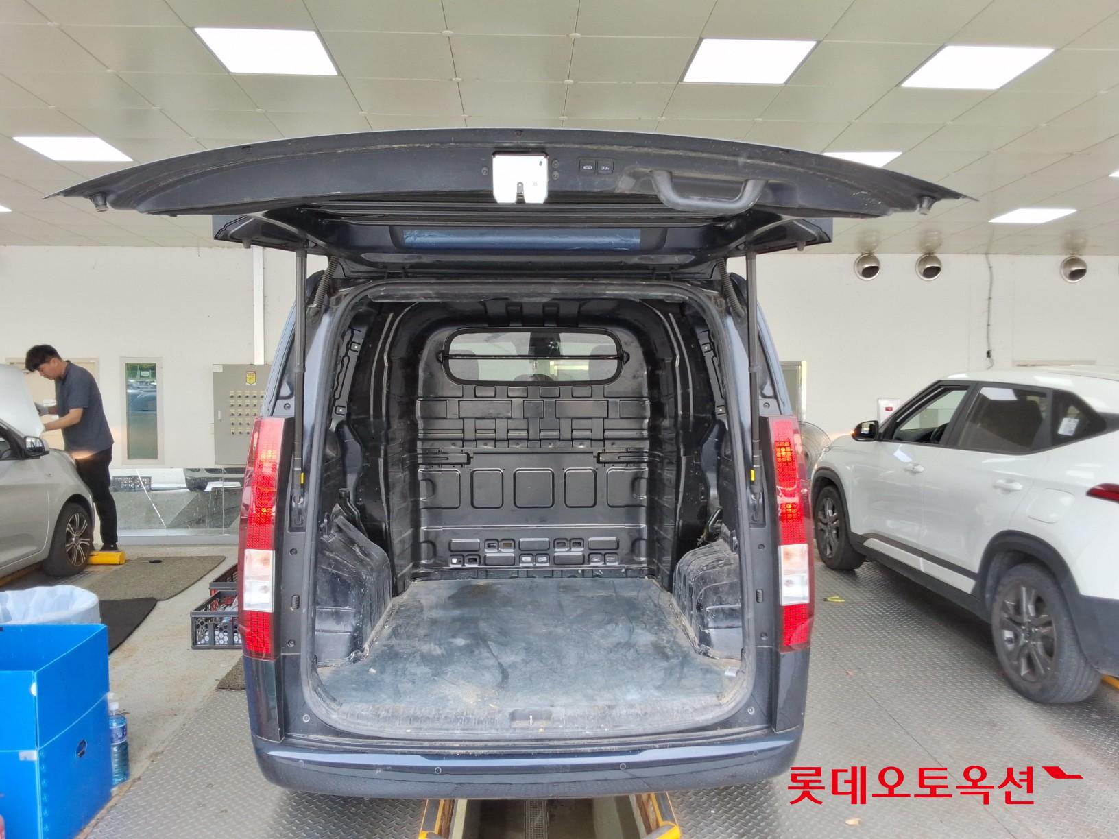 2025 - hyundai staria