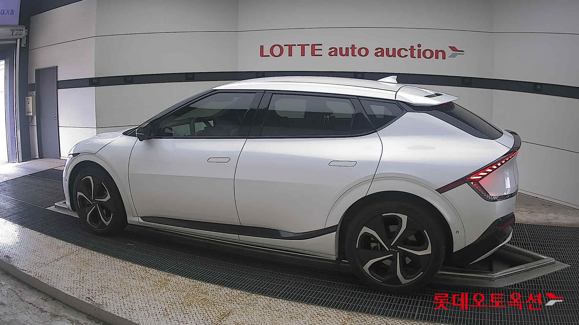 2022 - kia ev6