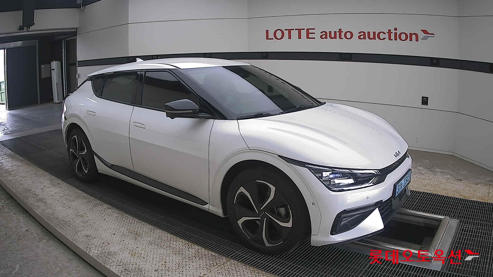 2022 - kia ev6