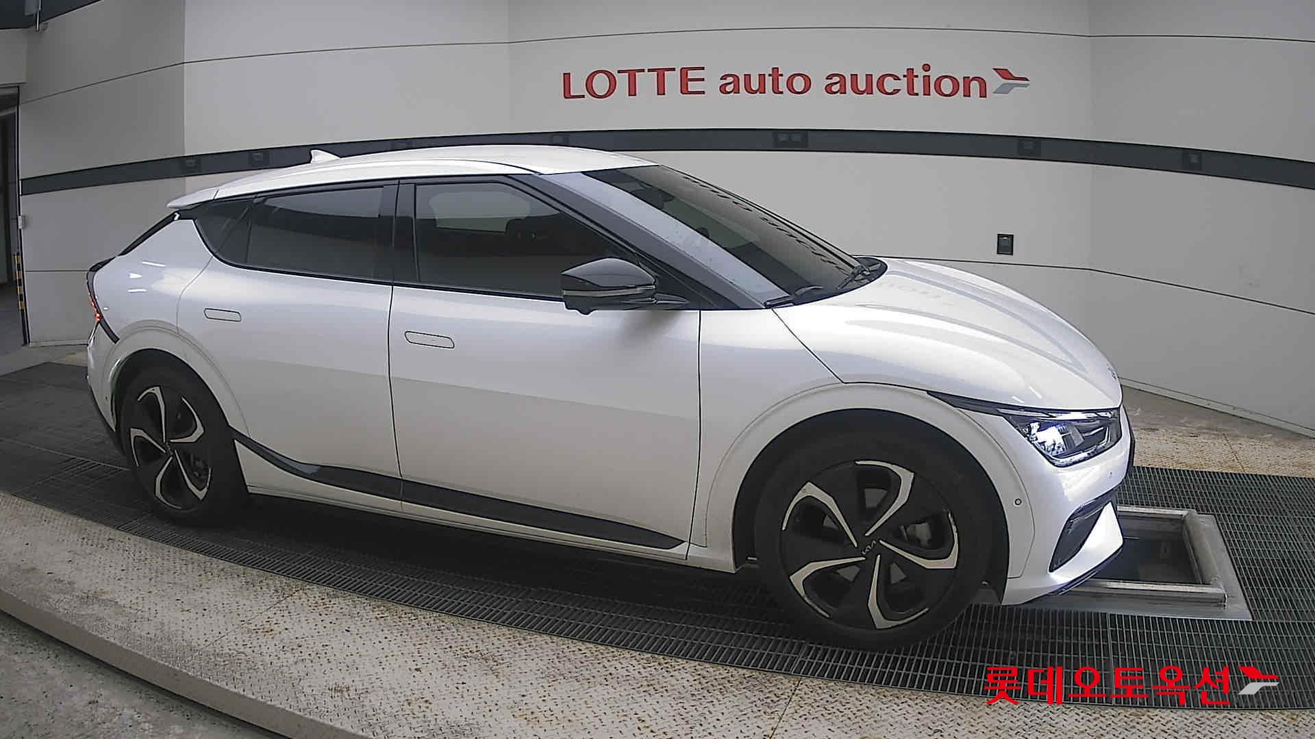 2022 - kia ev6