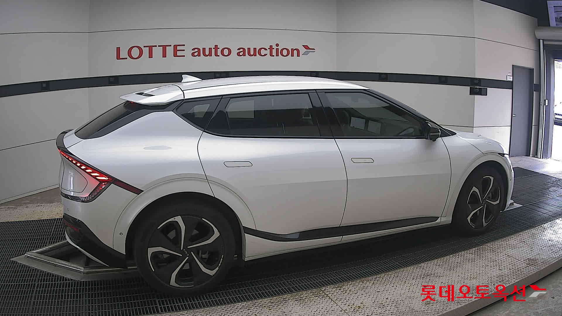 2022 - kia ev6