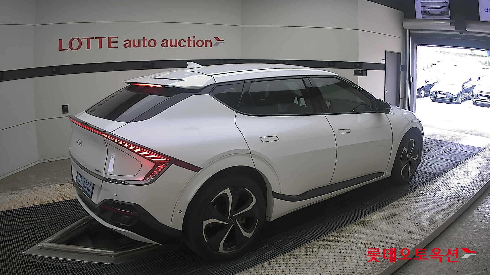 2022 - kia ev6