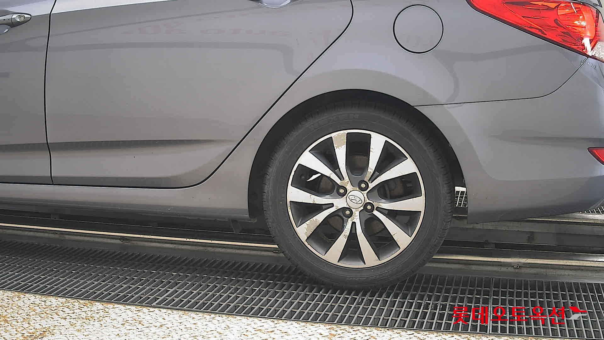 2014 - hyundai accent
