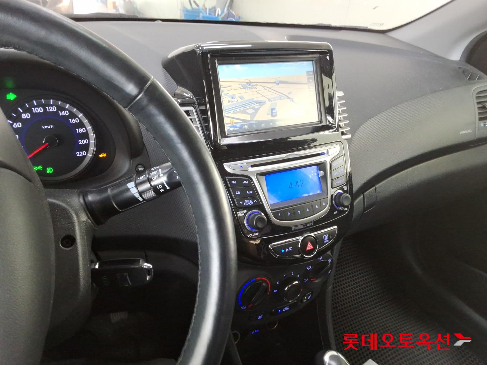 2014 - hyundai accent