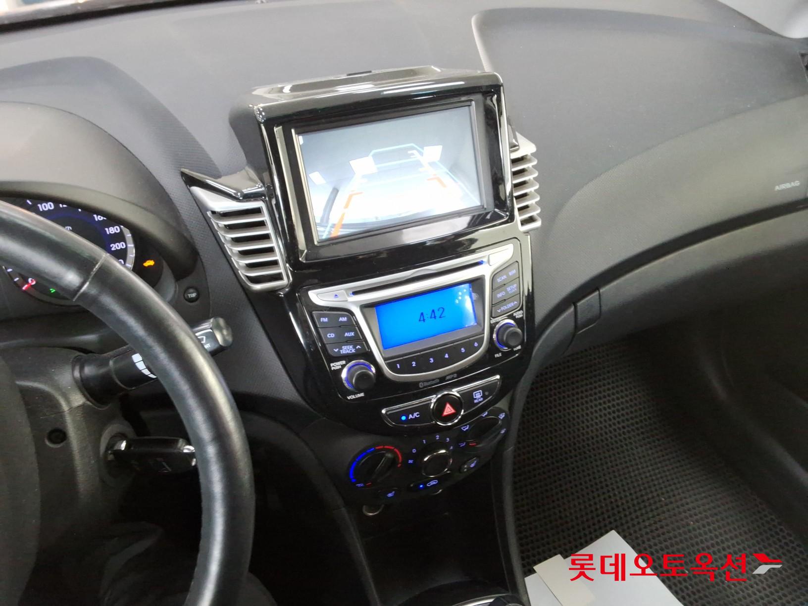 2014 - hyundai accent