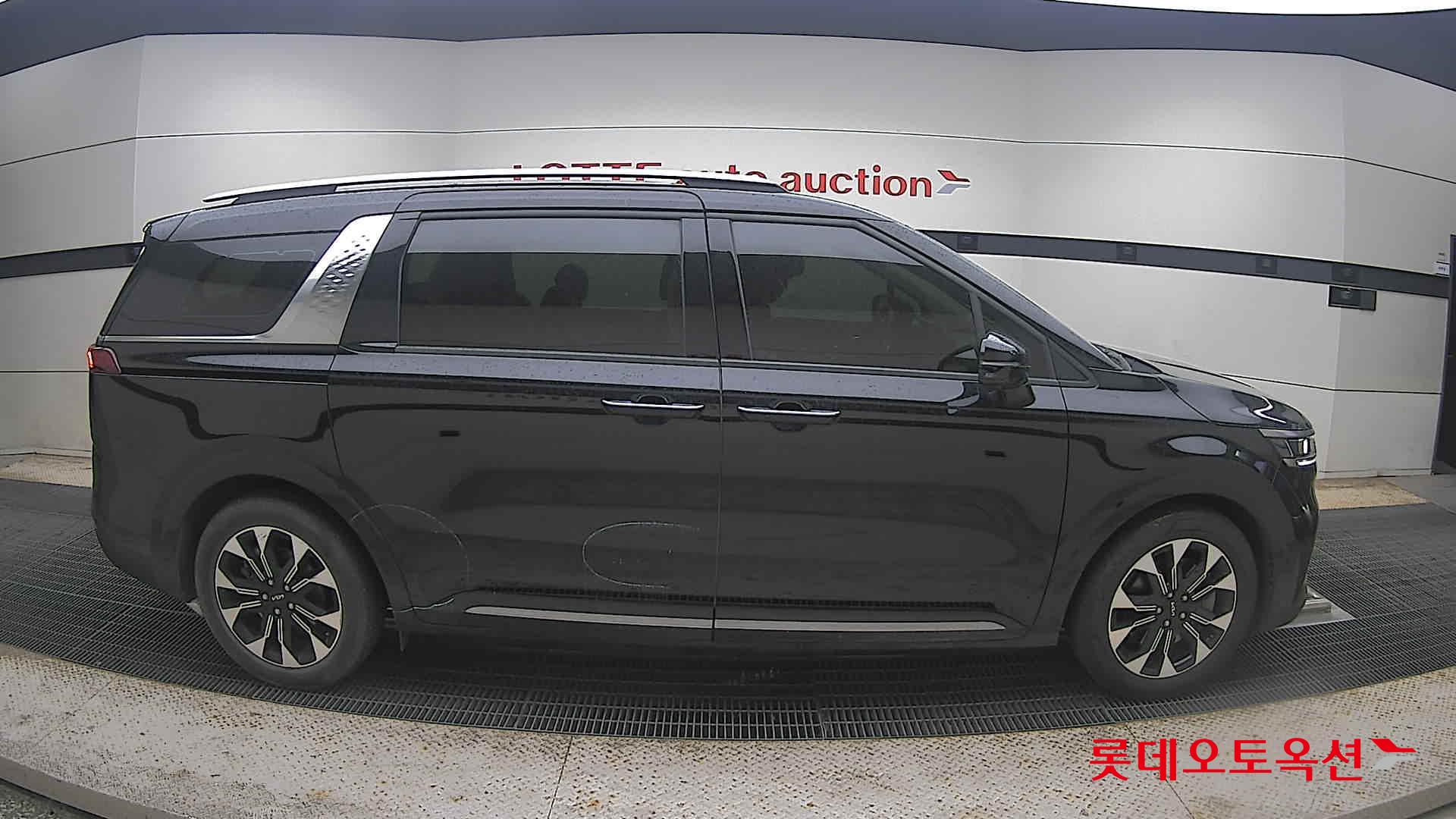 2022 - kia carnival