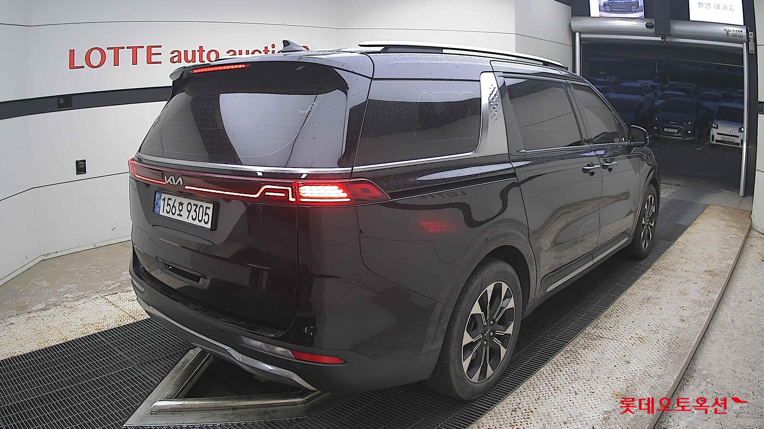 2022 - kia carnival