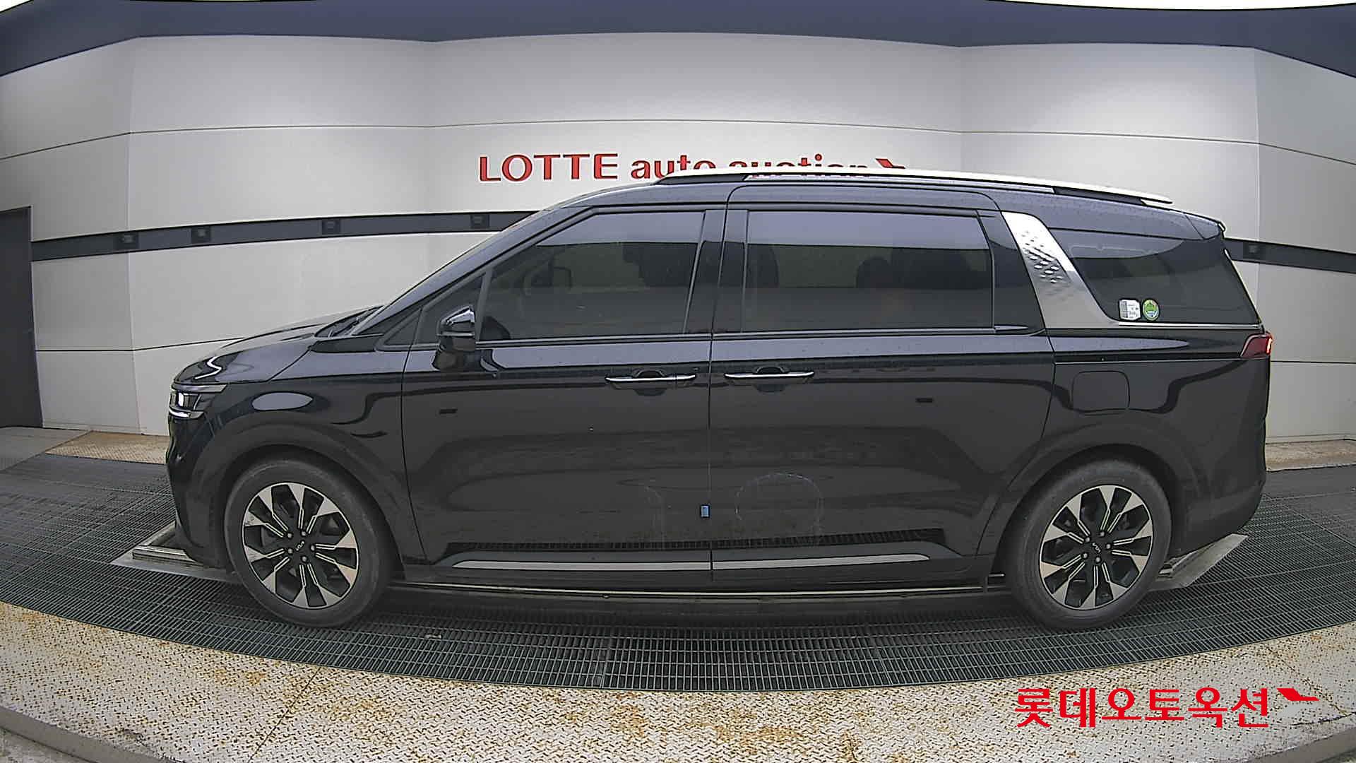 2022 - kia carnival