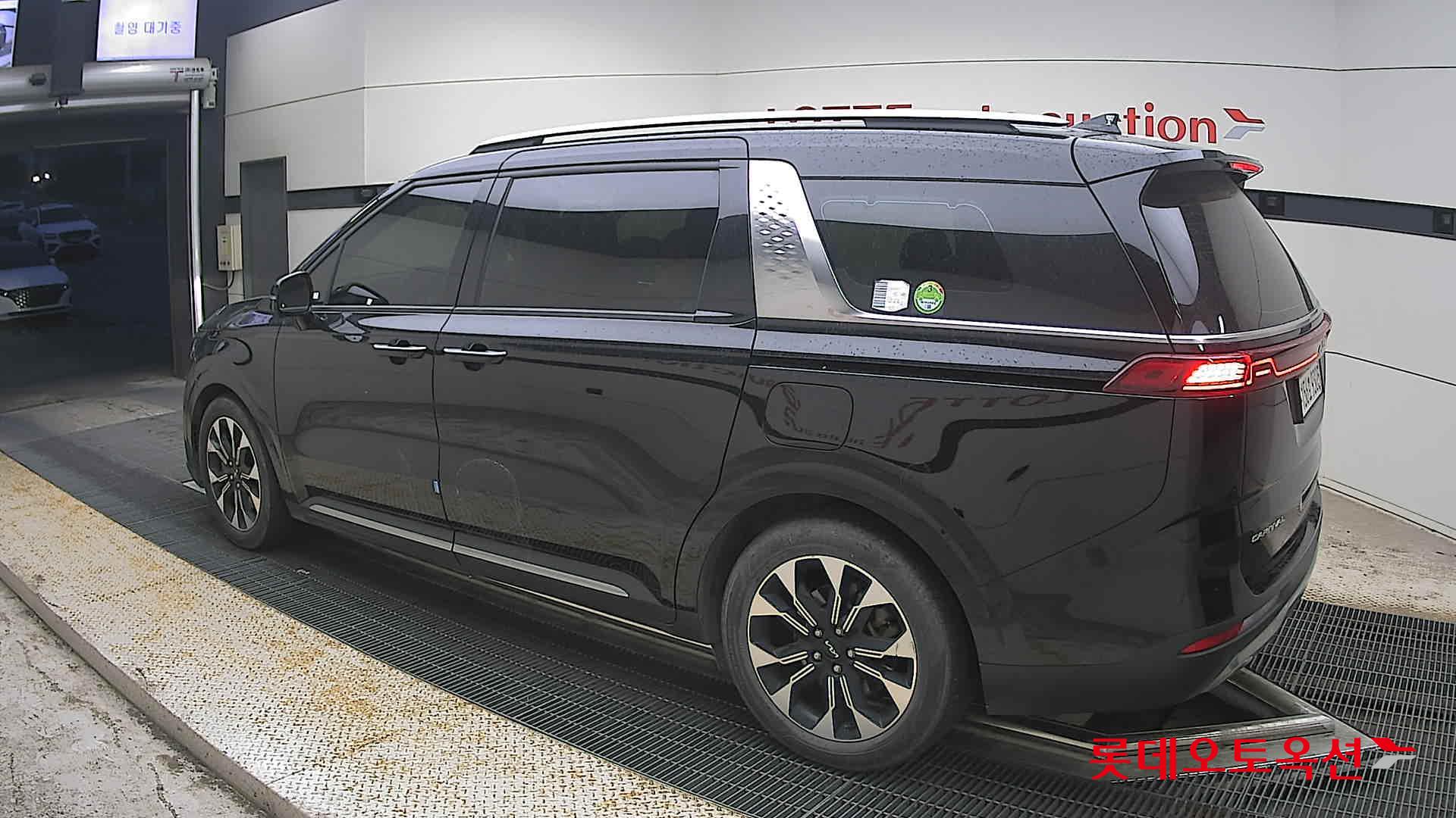 2022 - kia carnival