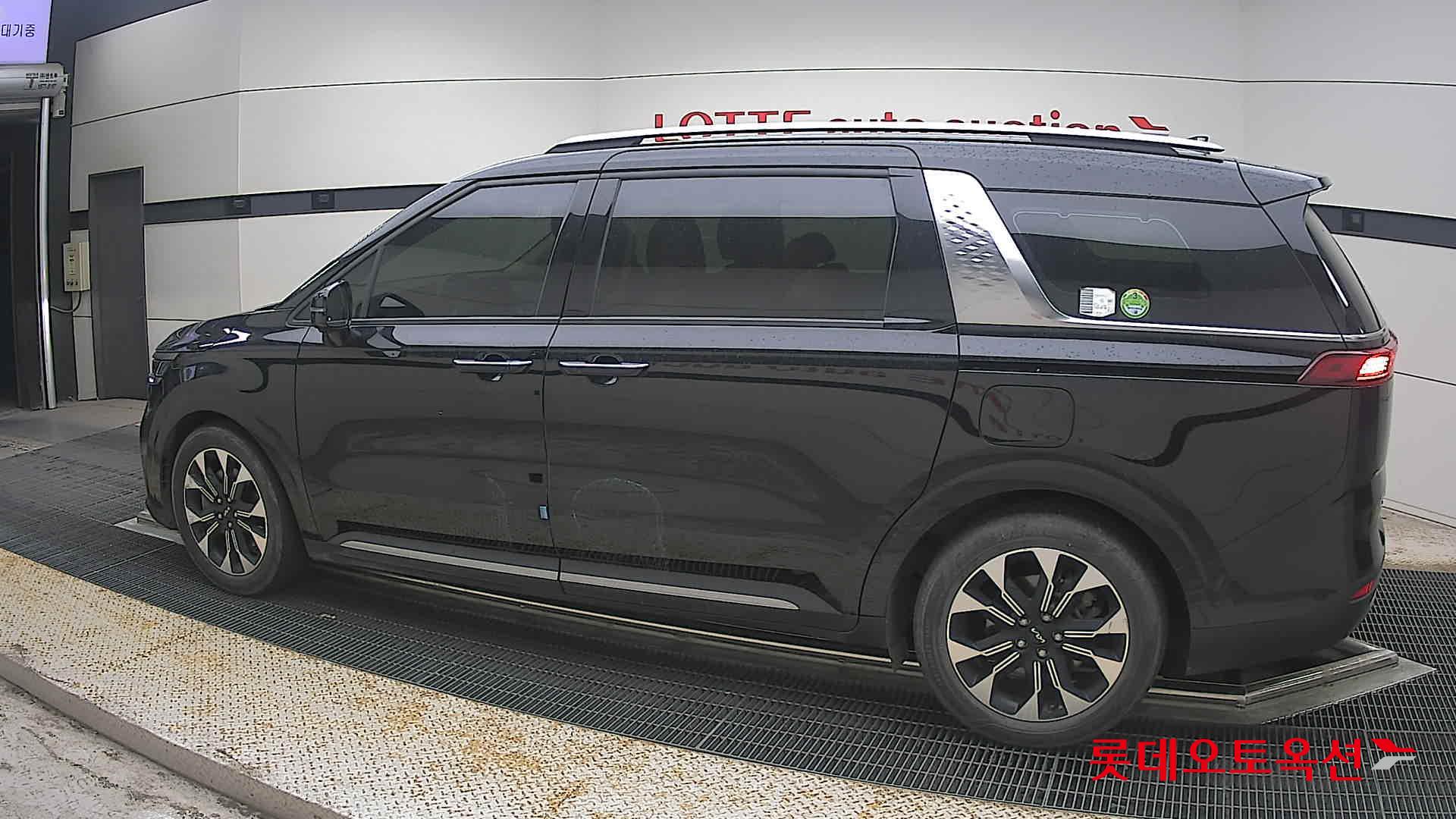 2022 - kia carnival