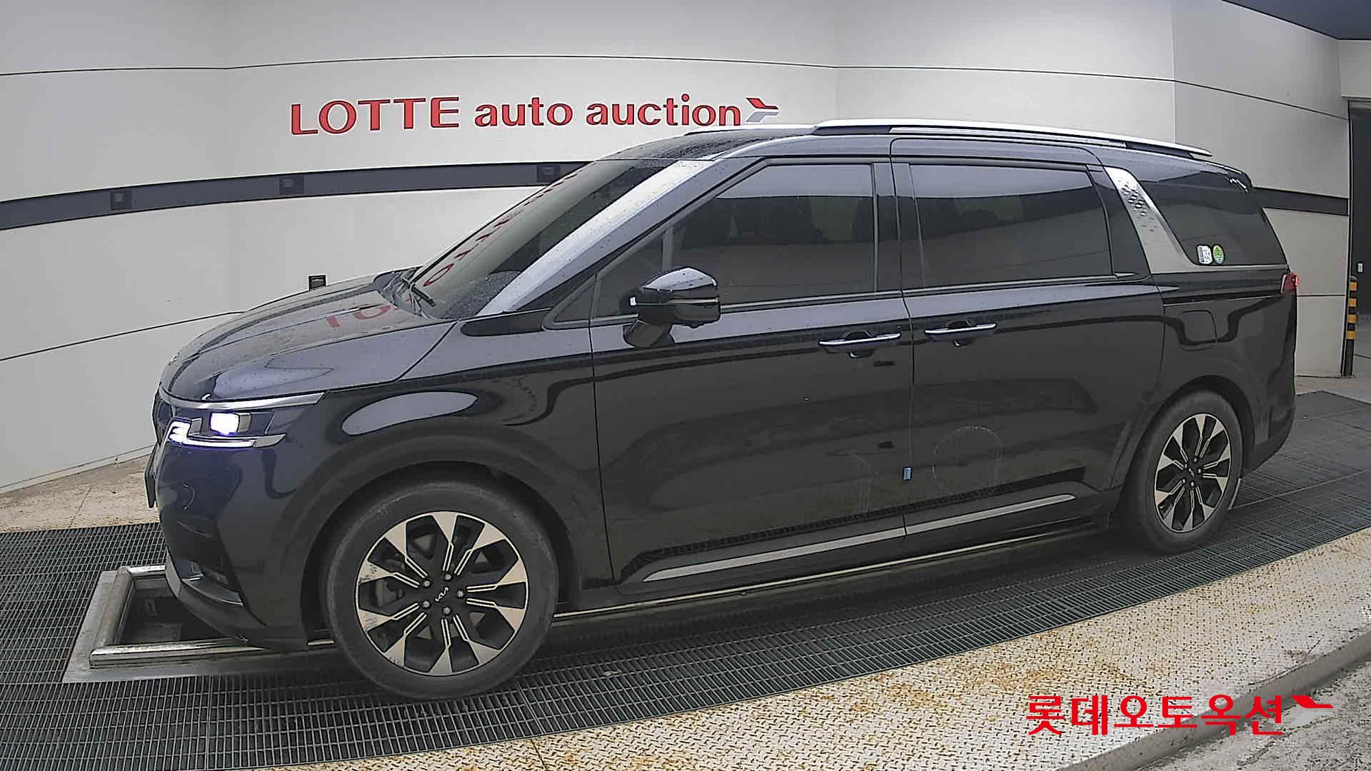 2022 - kia carnival