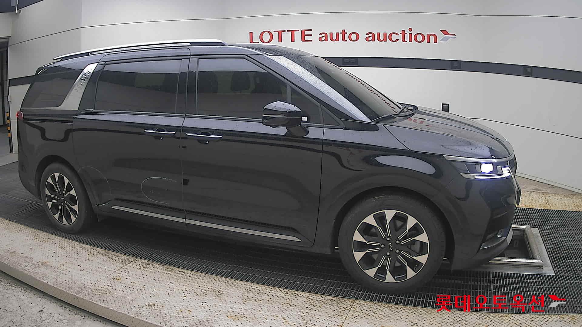 2022 - kia carnival