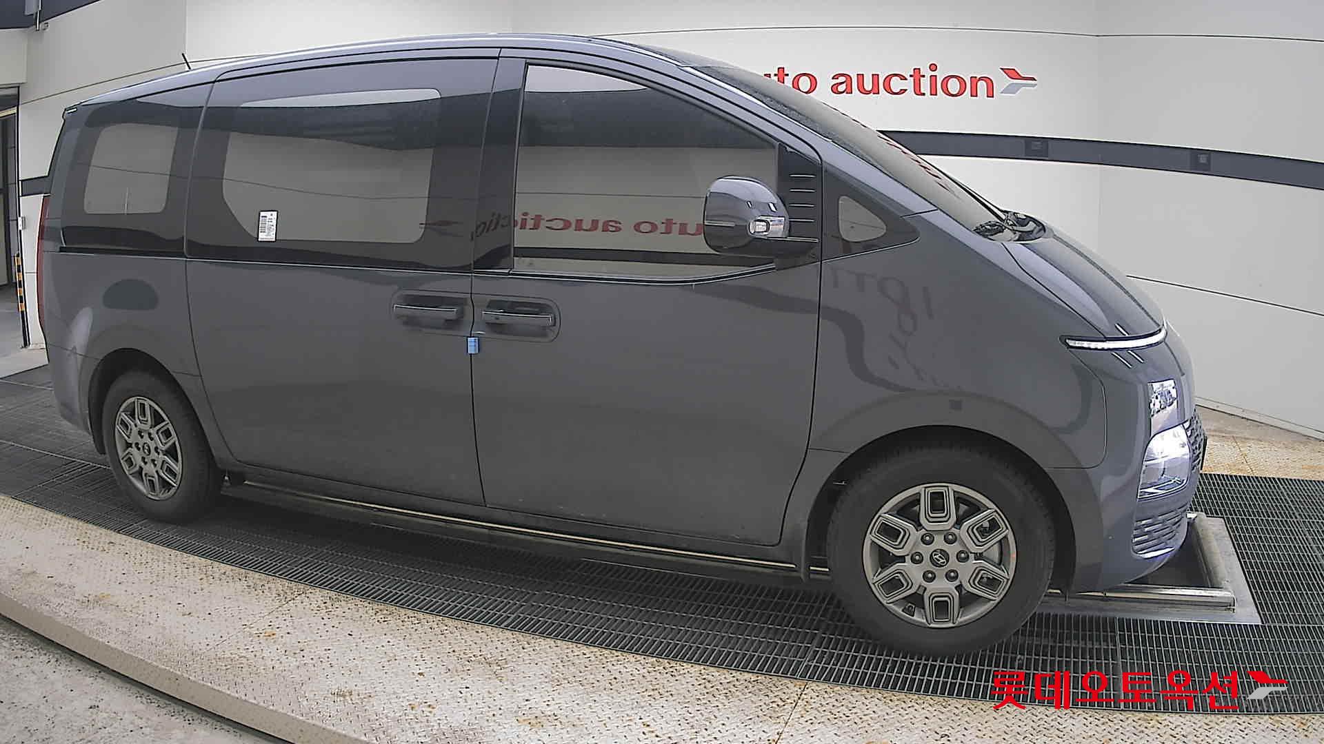 2025 - hyundai staria