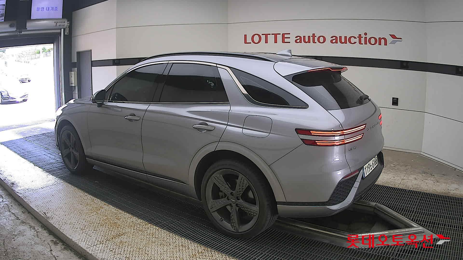 2021 - genesis gv70