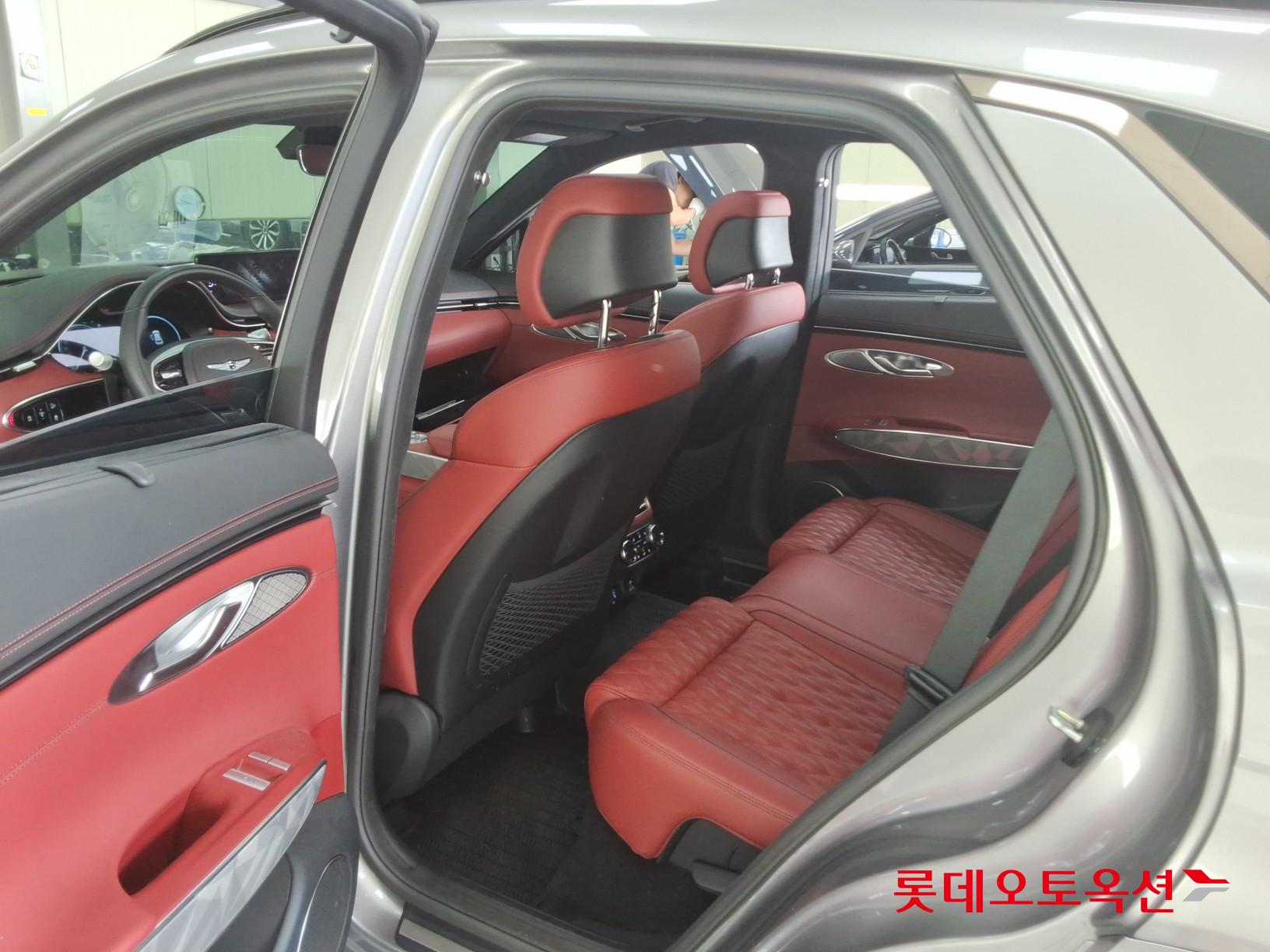 2021 - genesis gv70