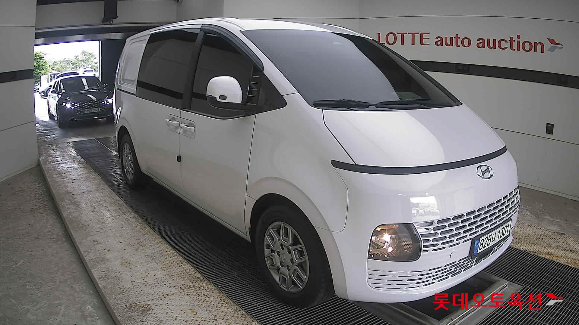 2022 - hyundai staria