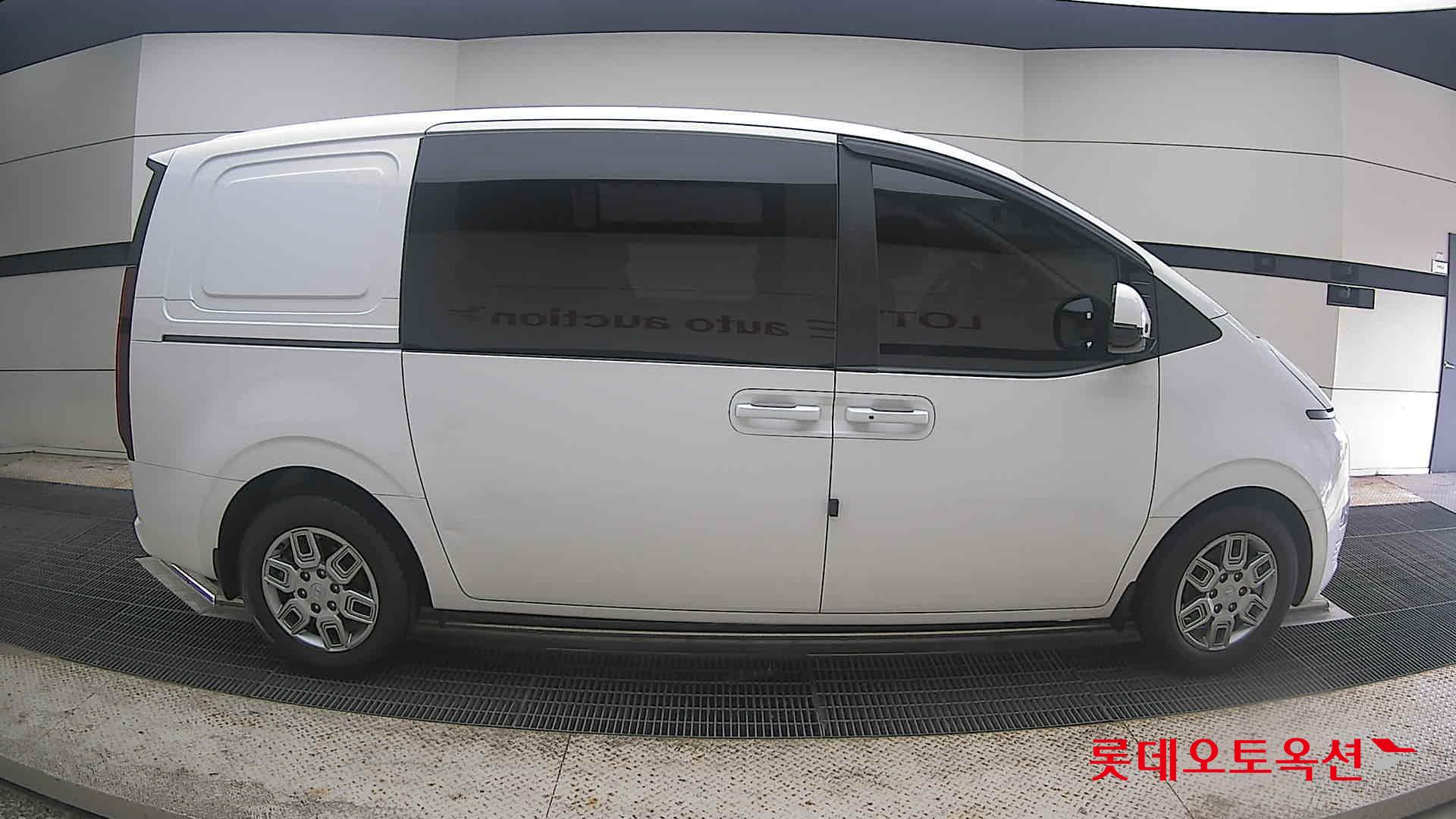 2022 - hyundai staria