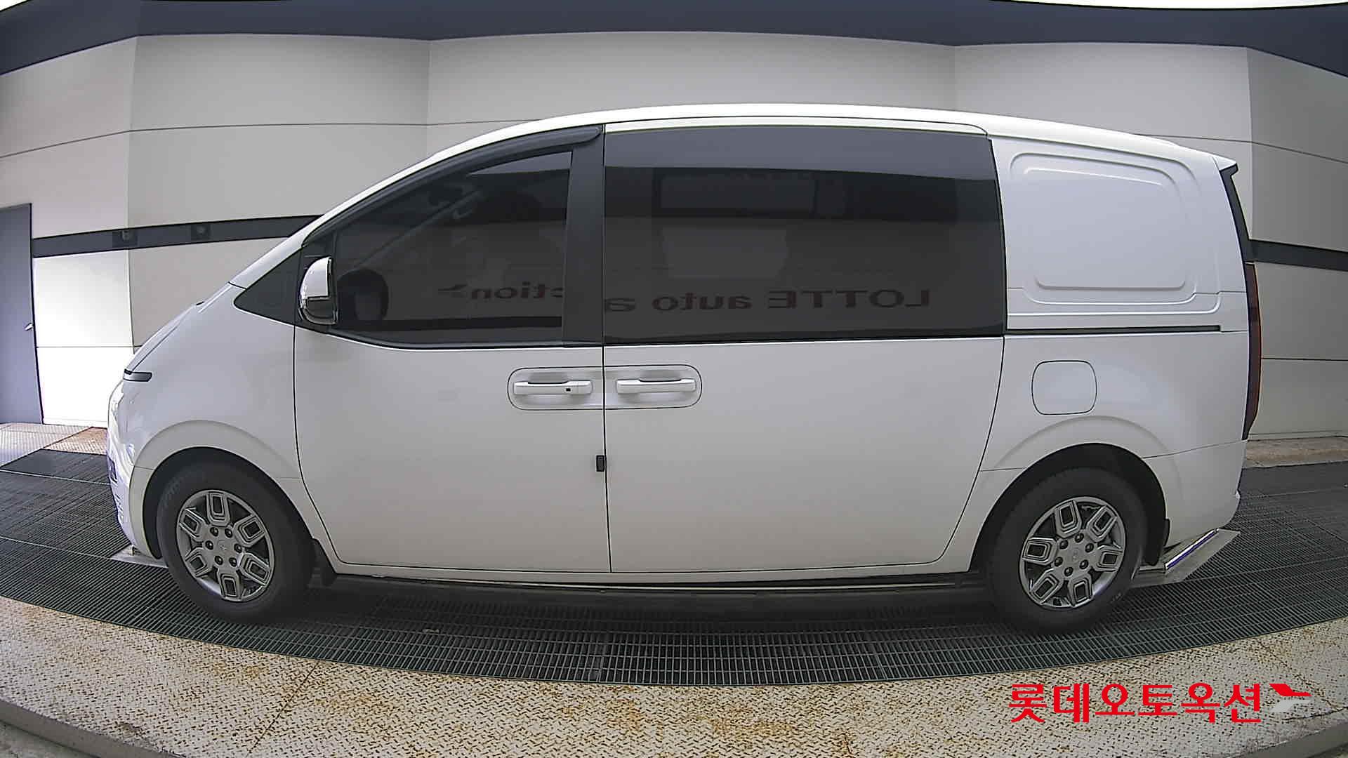 2022 - hyundai staria