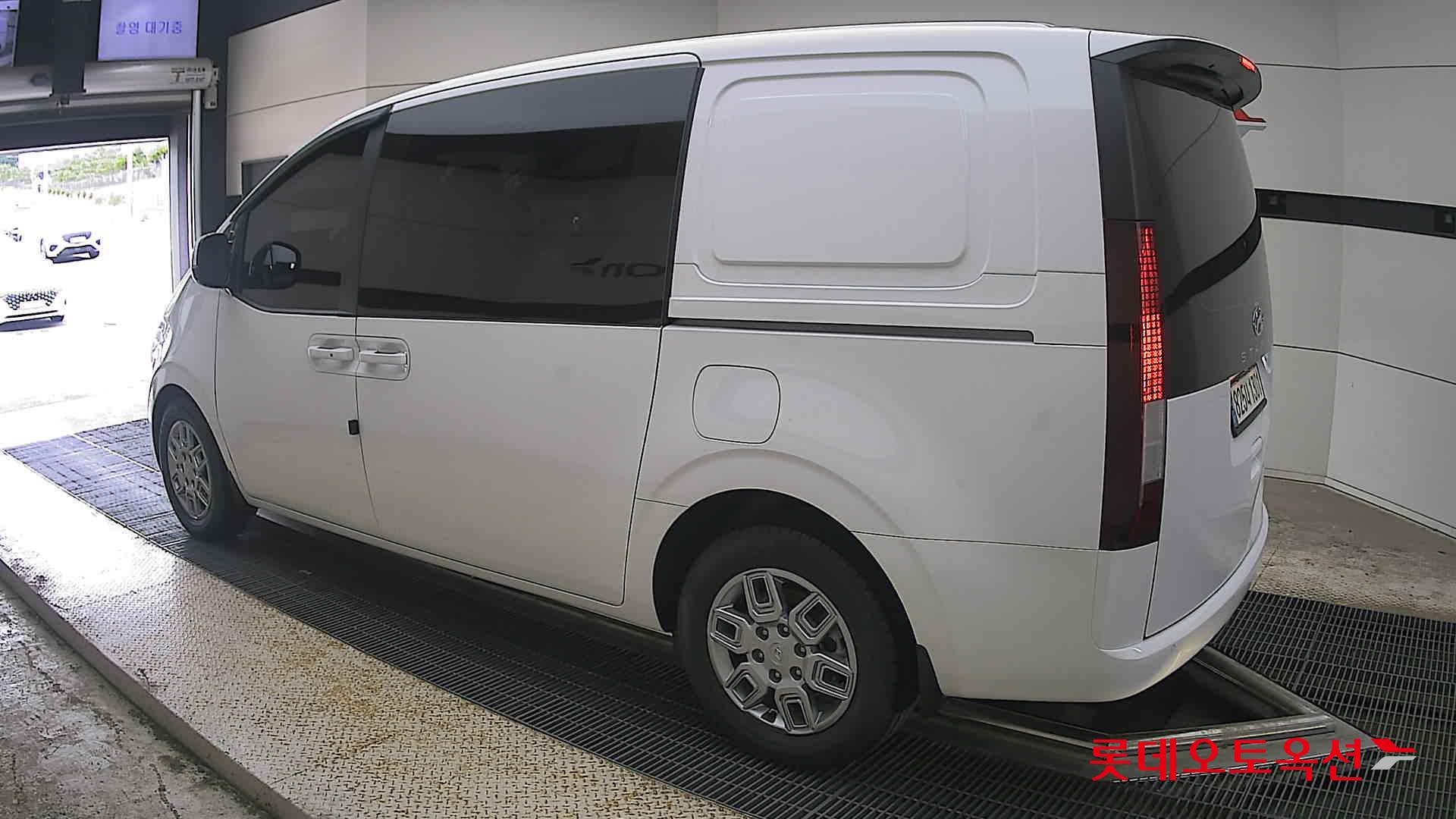 2022 - hyundai staria