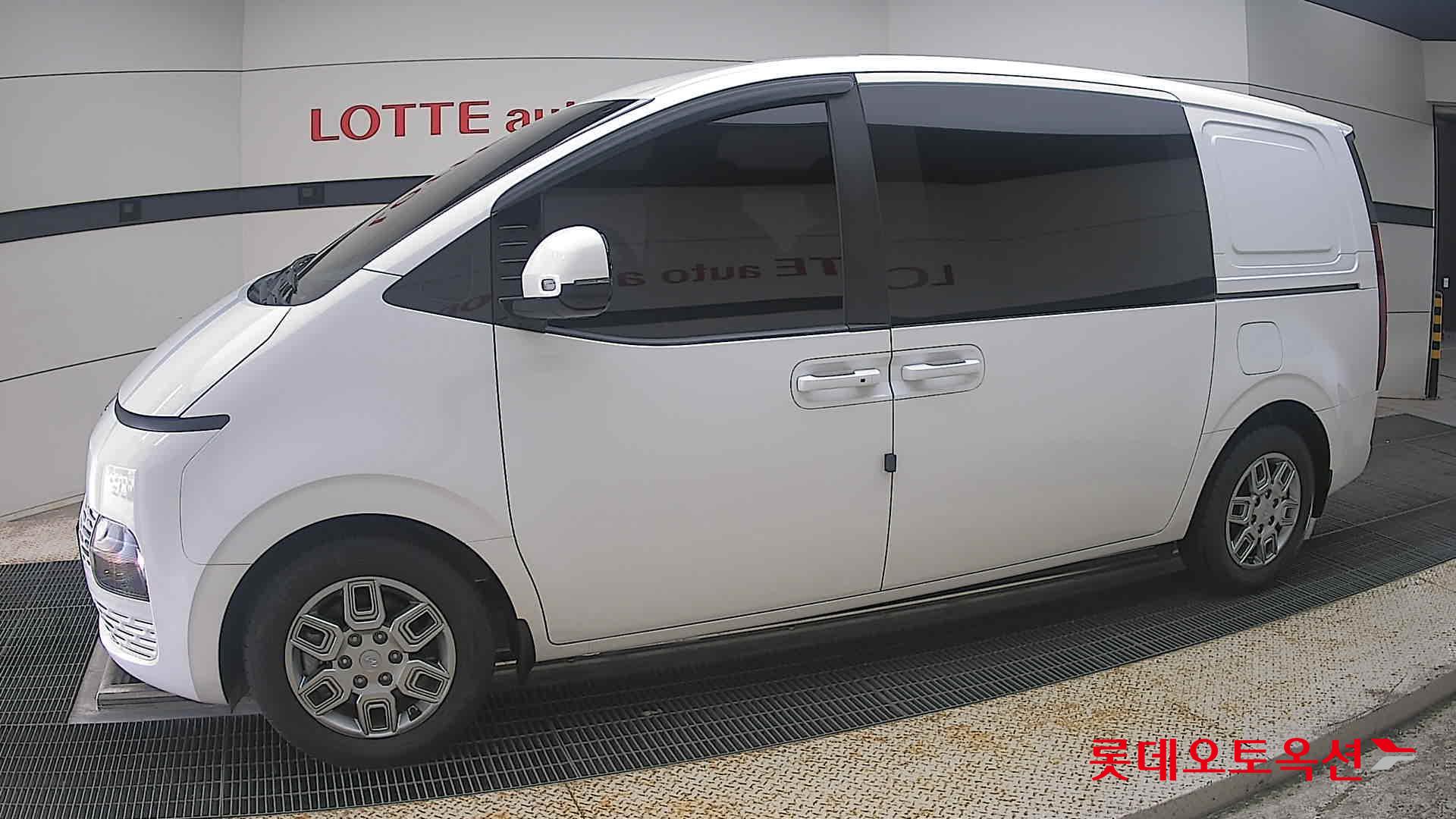 2022 - hyundai staria
