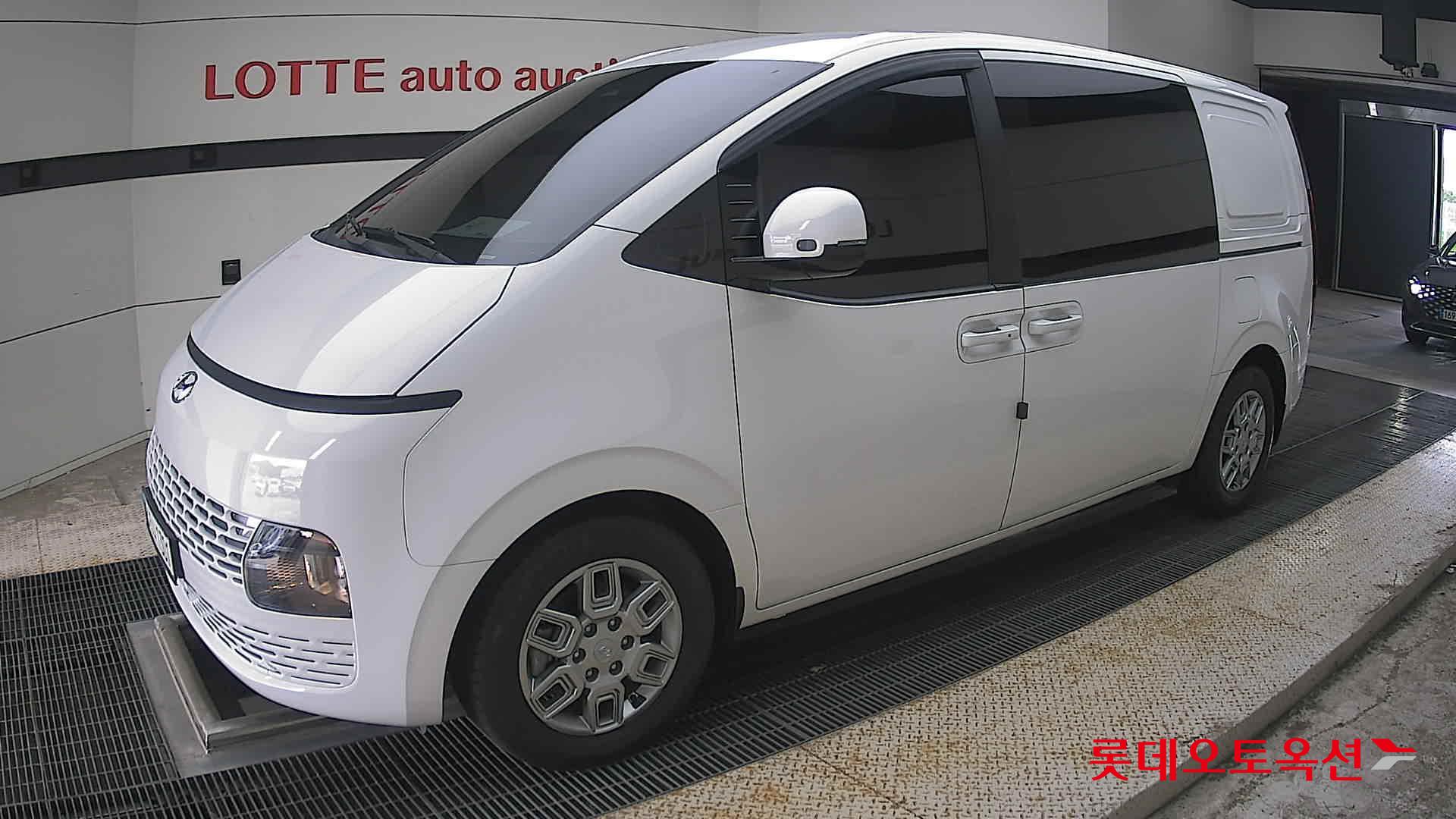 2022 - hyundai staria