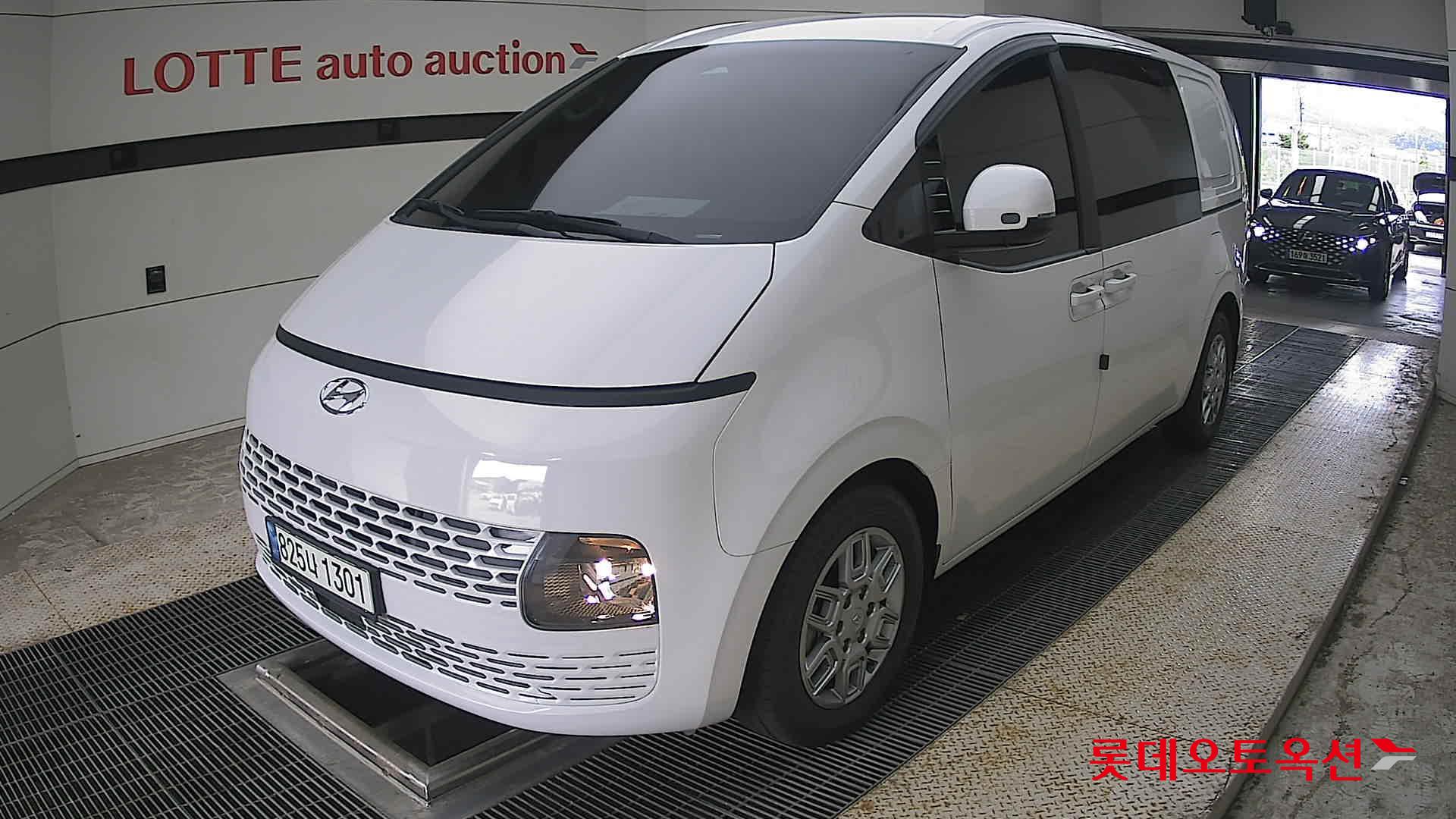 2022 - hyundai staria
