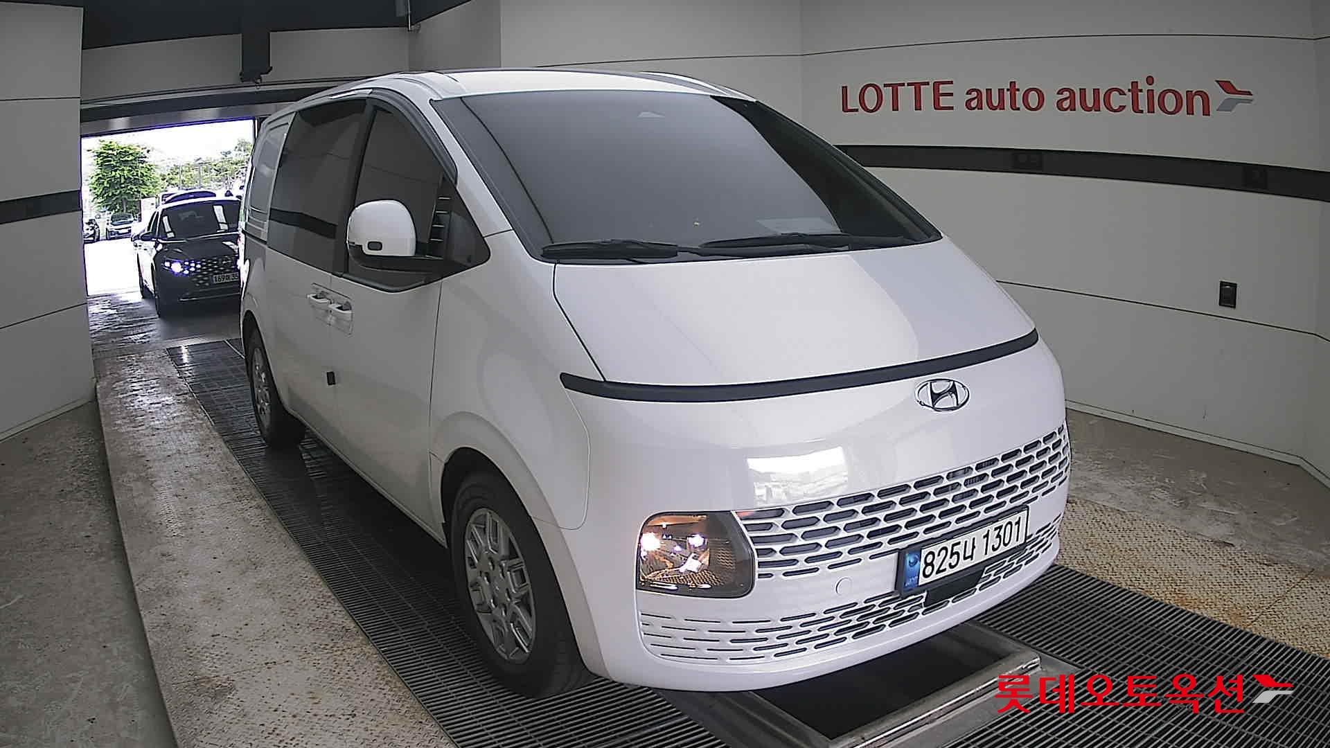 2022 - hyundai staria