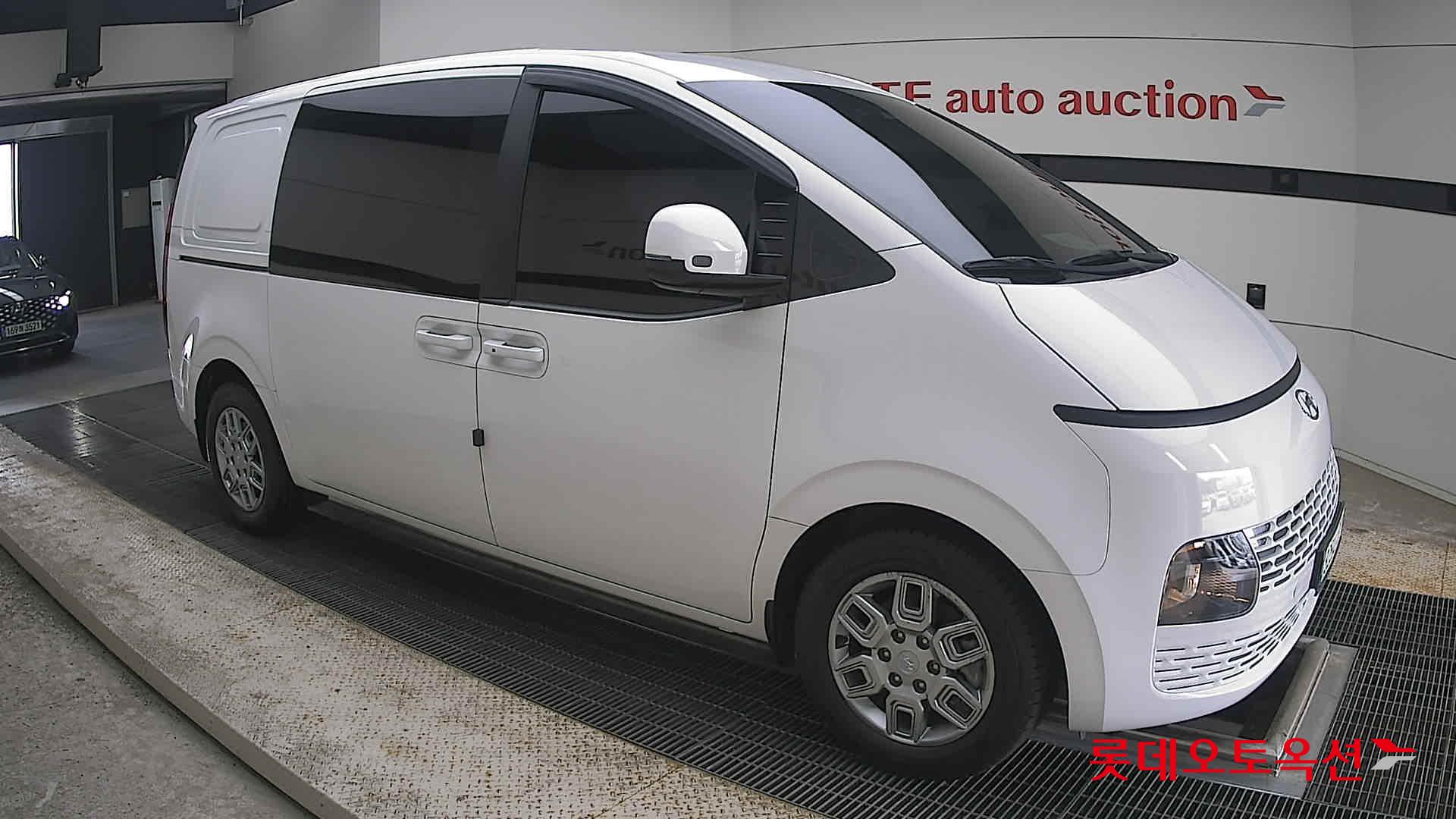 2022 - hyundai staria
