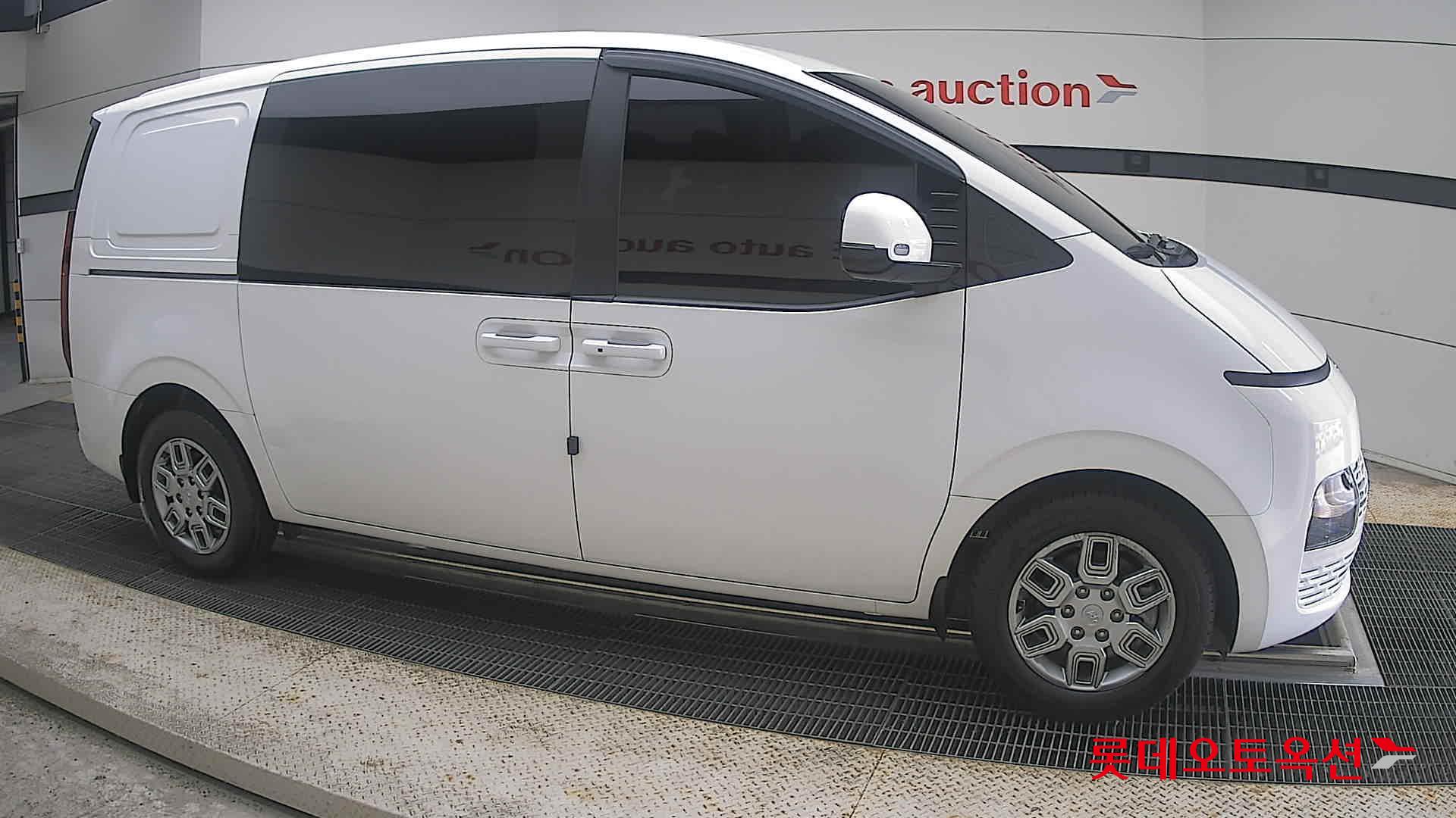 2022 - hyundai staria