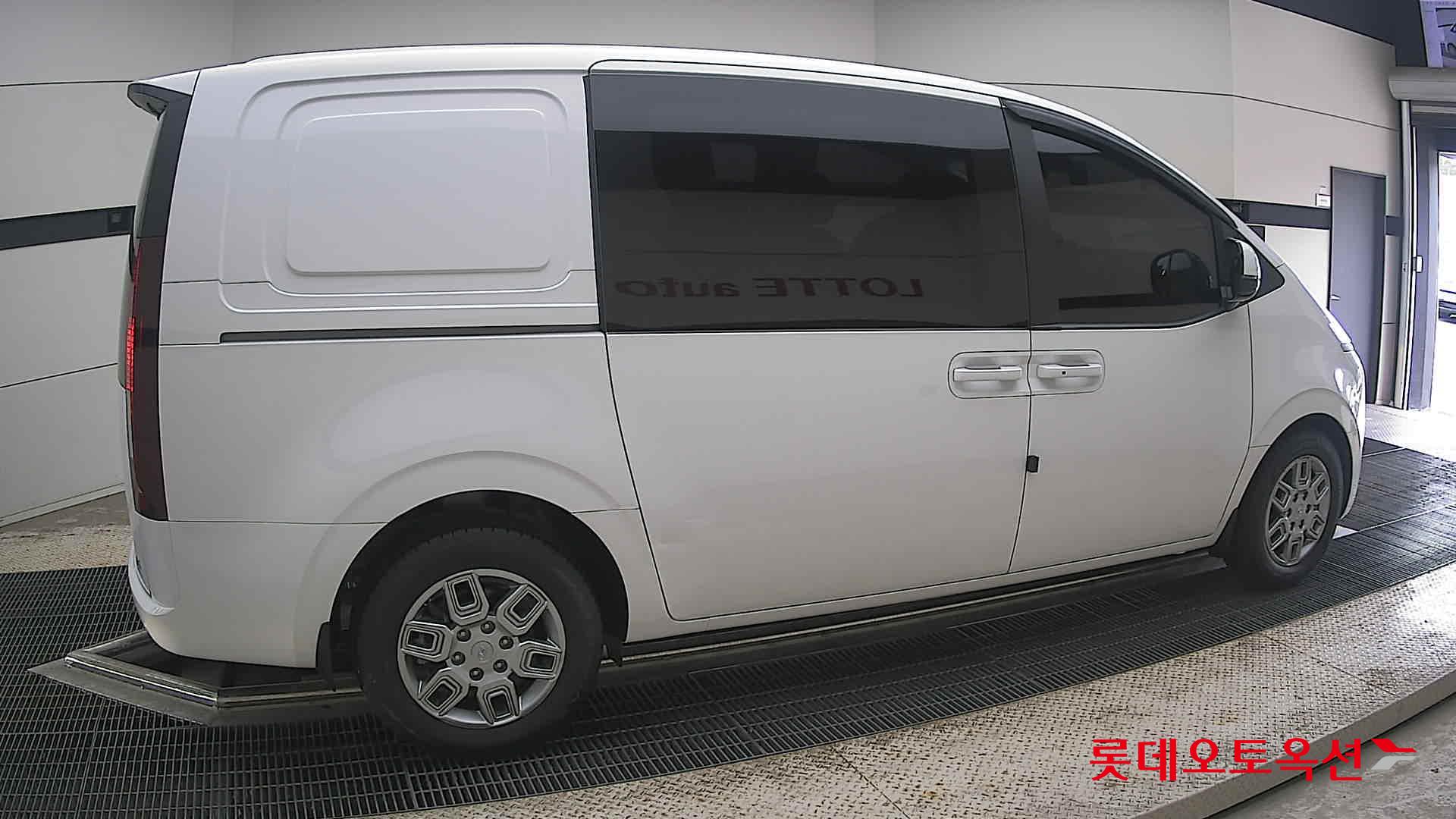 2022 - hyundai staria