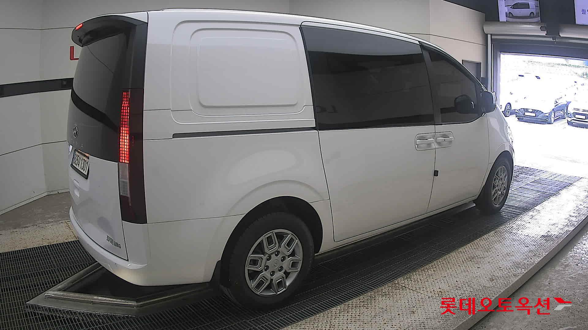 2022 - hyundai staria