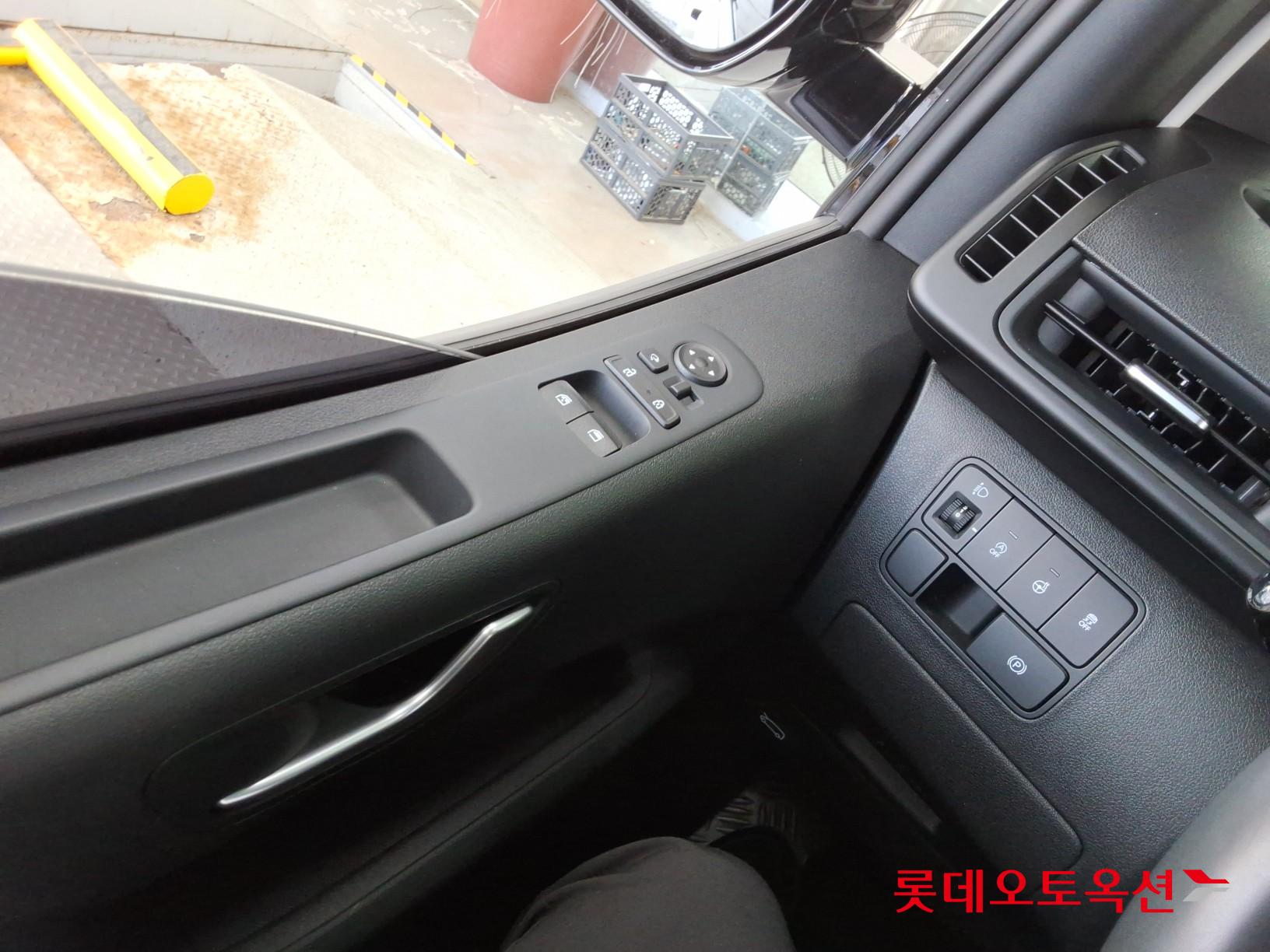 2022 - hyundai staria