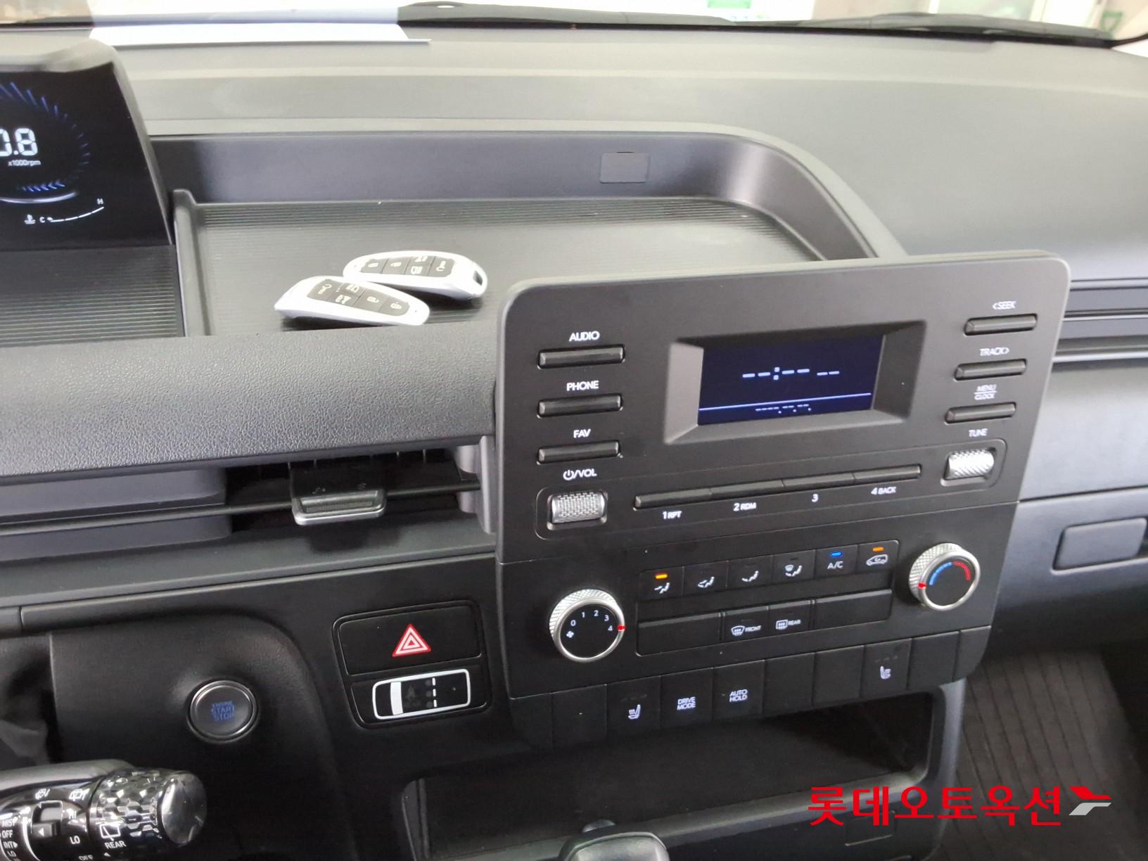 2022 - hyundai staria