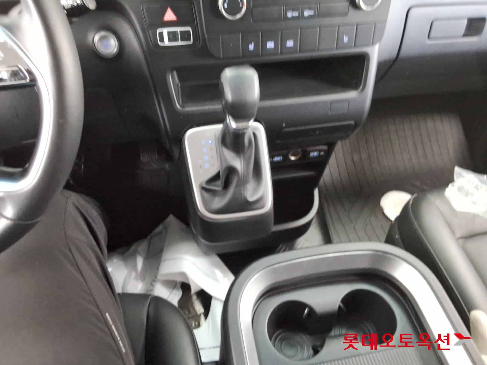 2022 - hyundai staria
