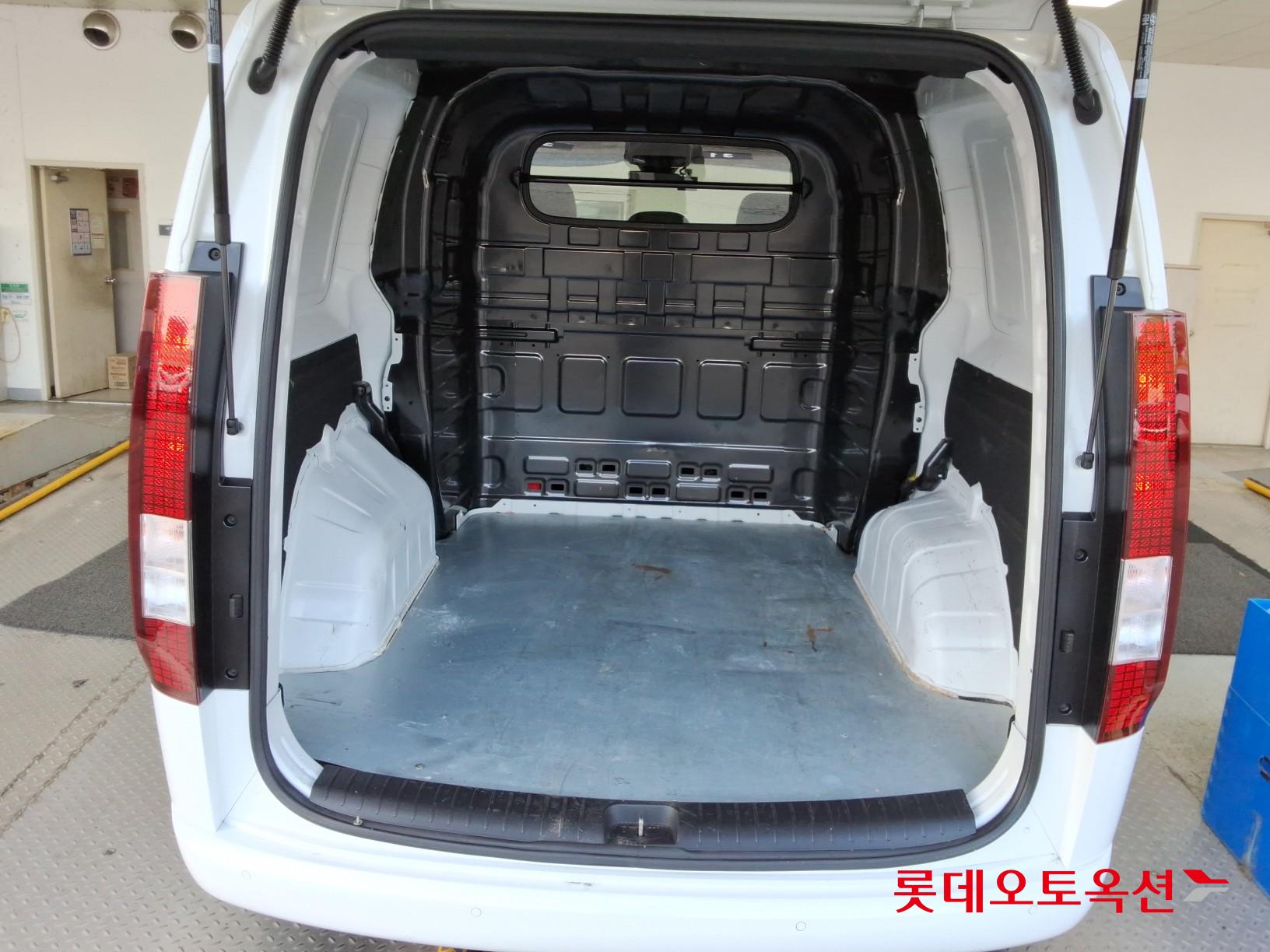 2022 - hyundai staria
