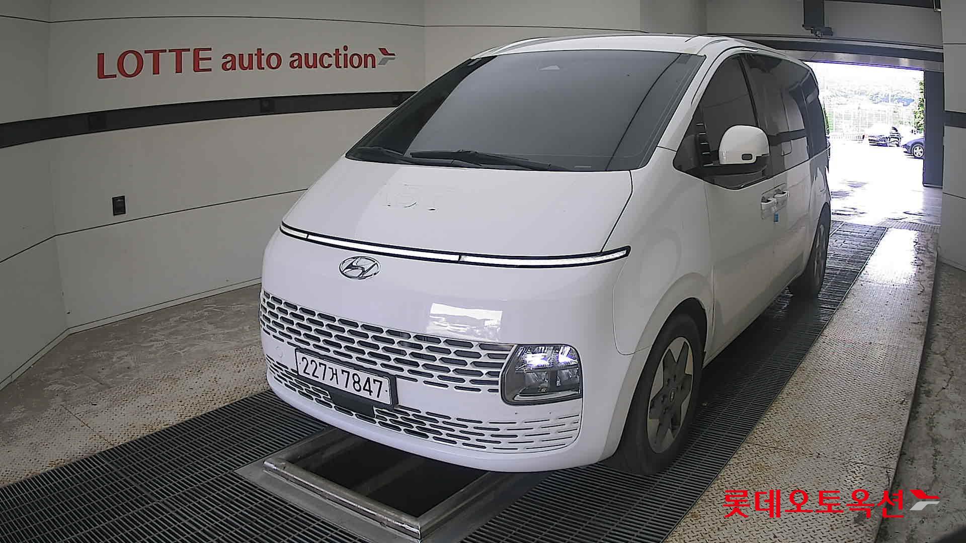 2022 - hyundai staria