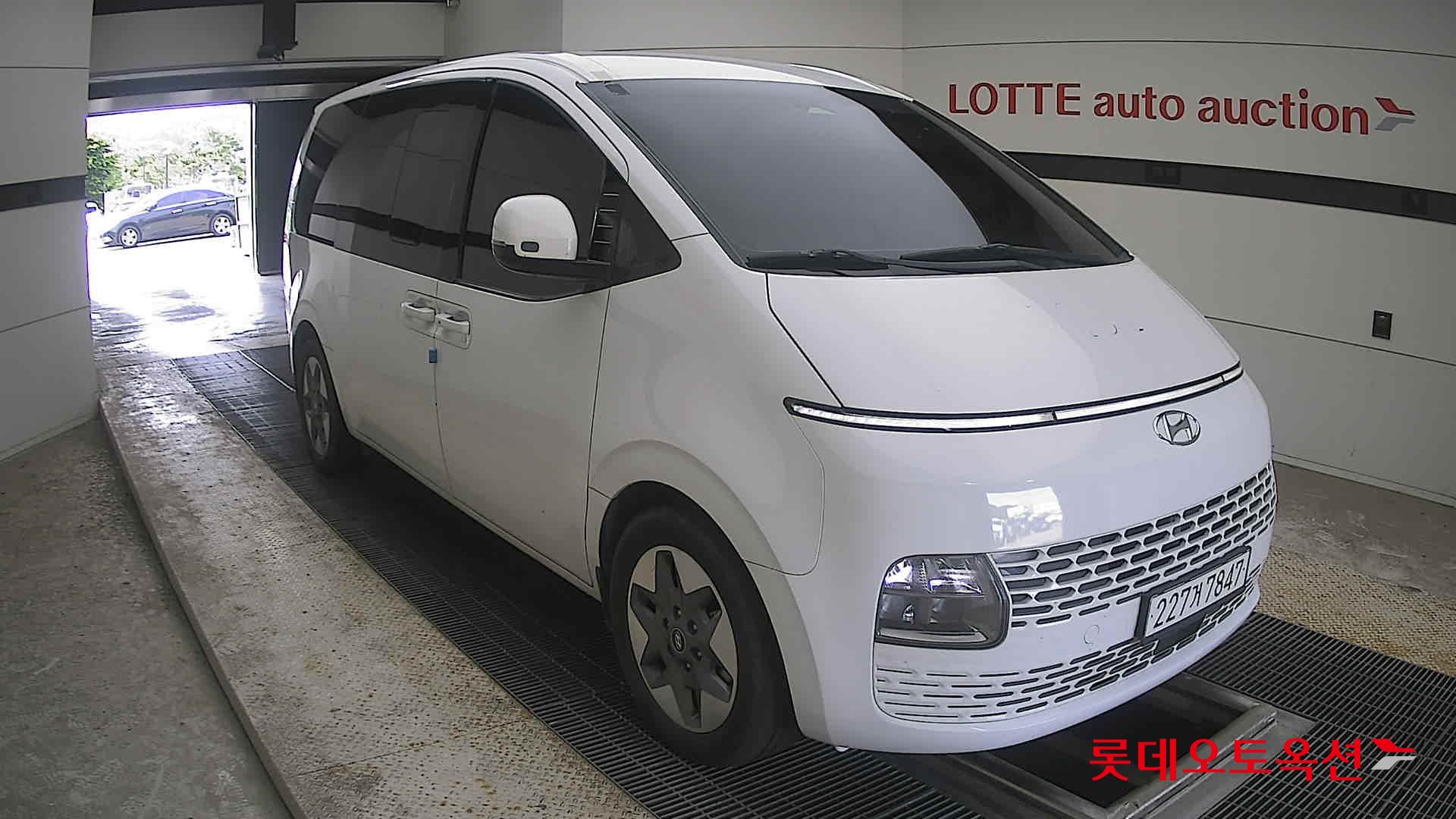 2022 - hyundai staria
