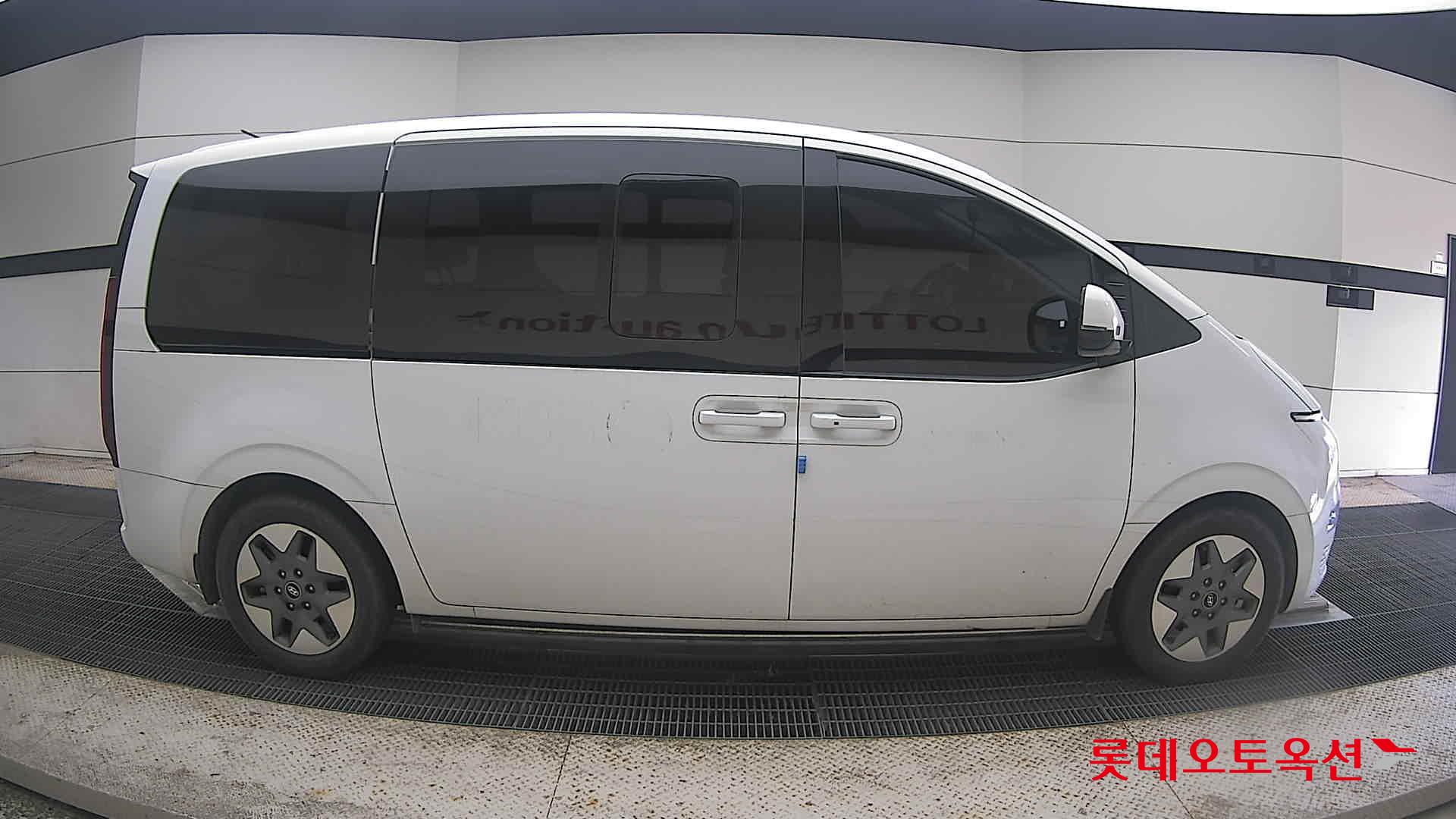 2022 - hyundai staria