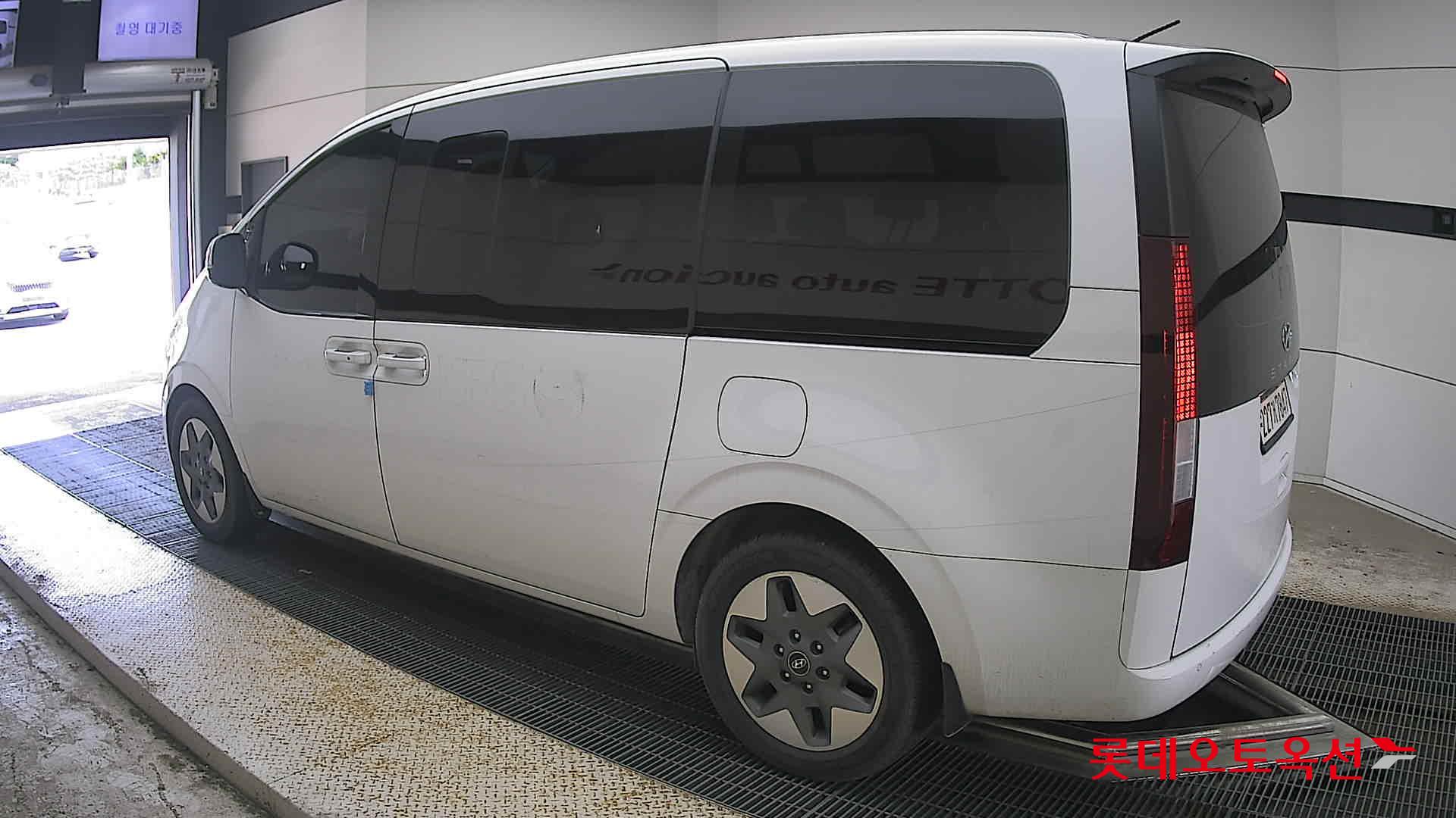 2022 - hyundai staria