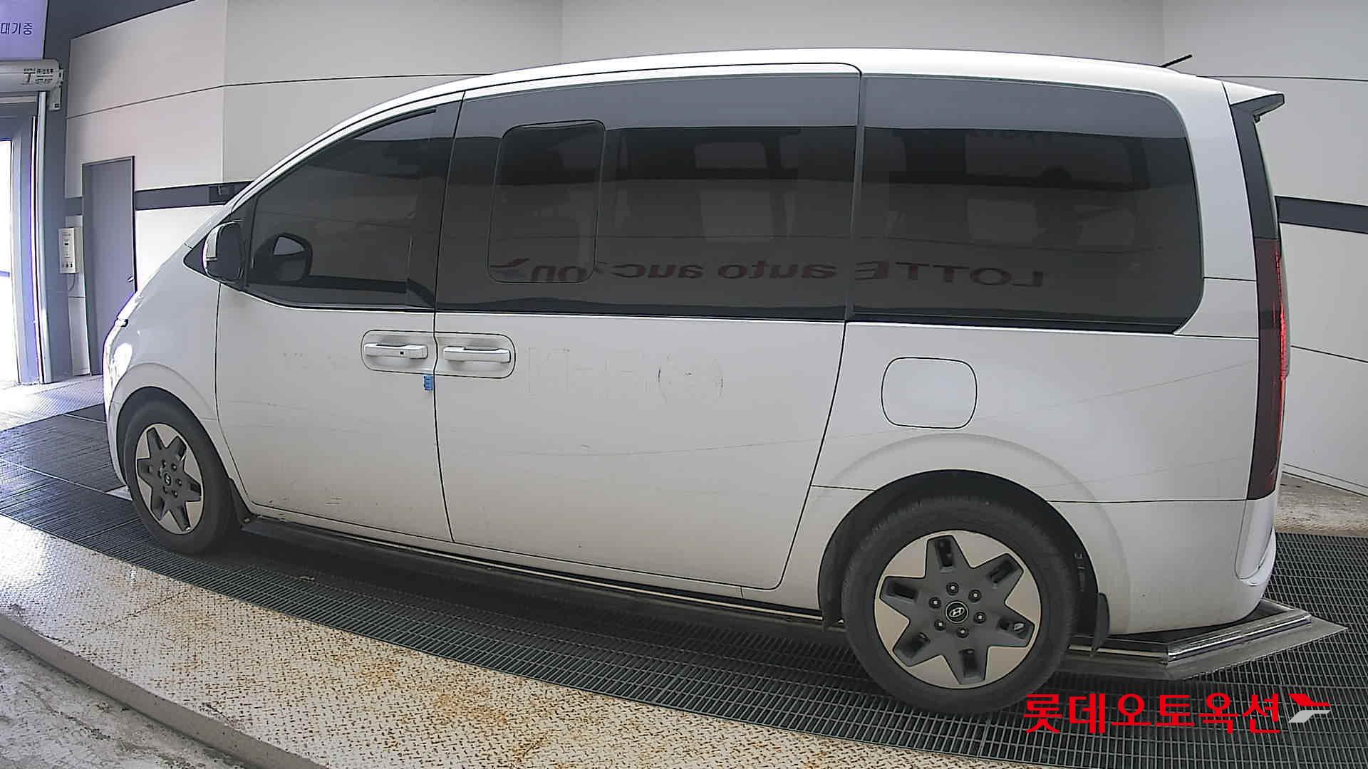 2022 - hyundai staria