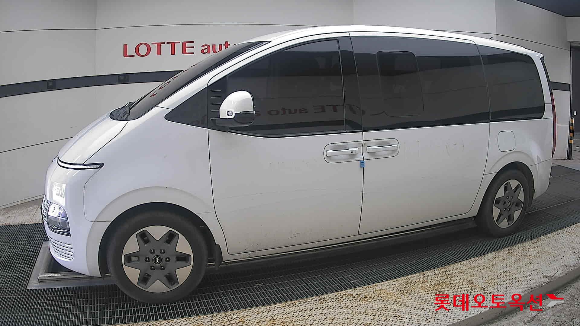 2022 - hyundai staria