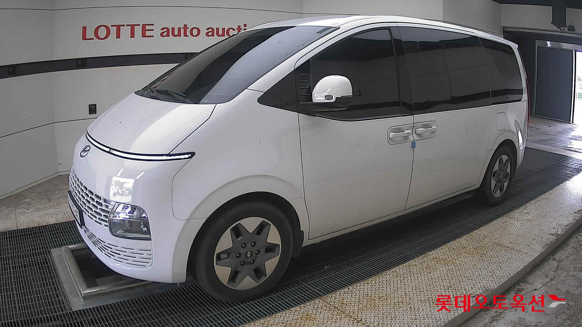 2022 - hyundai staria