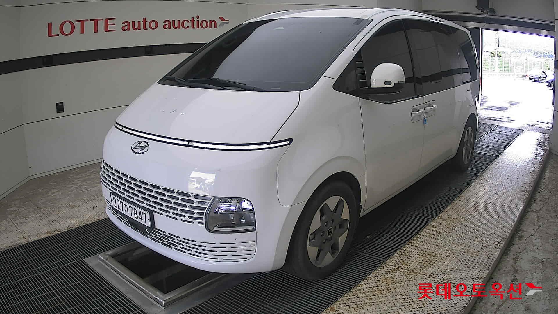 2022 - hyundai staria