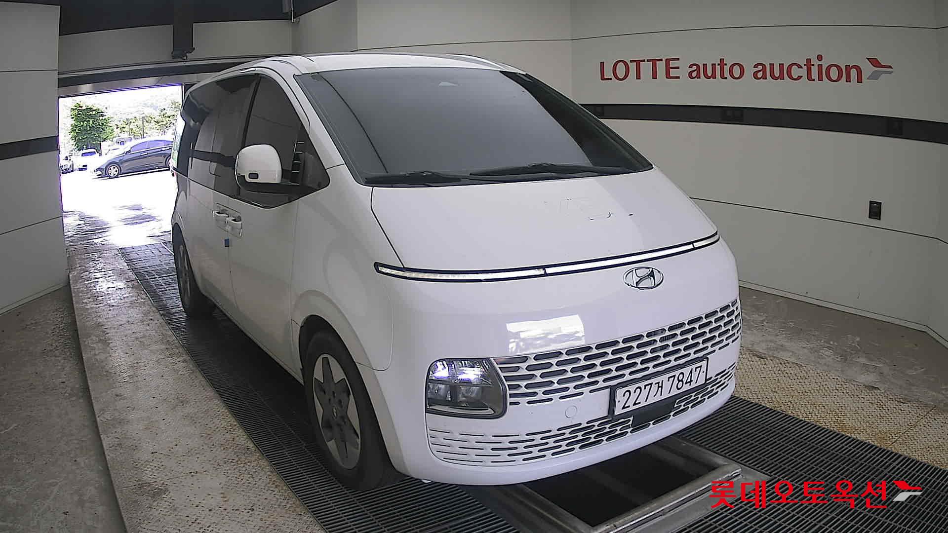 2022 - hyundai staria
